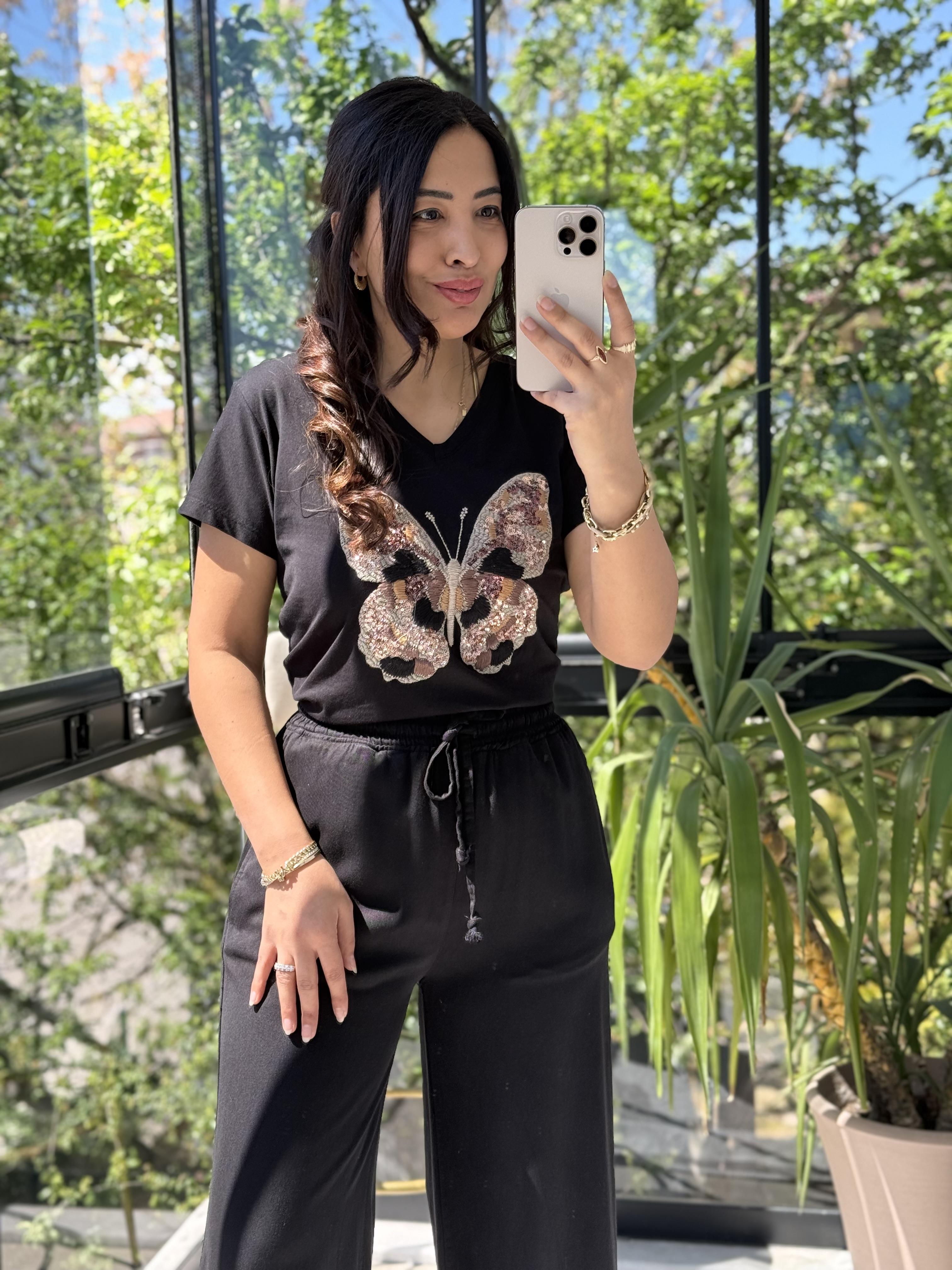 Önü Kelebek İşlemeli Tişört Siyah