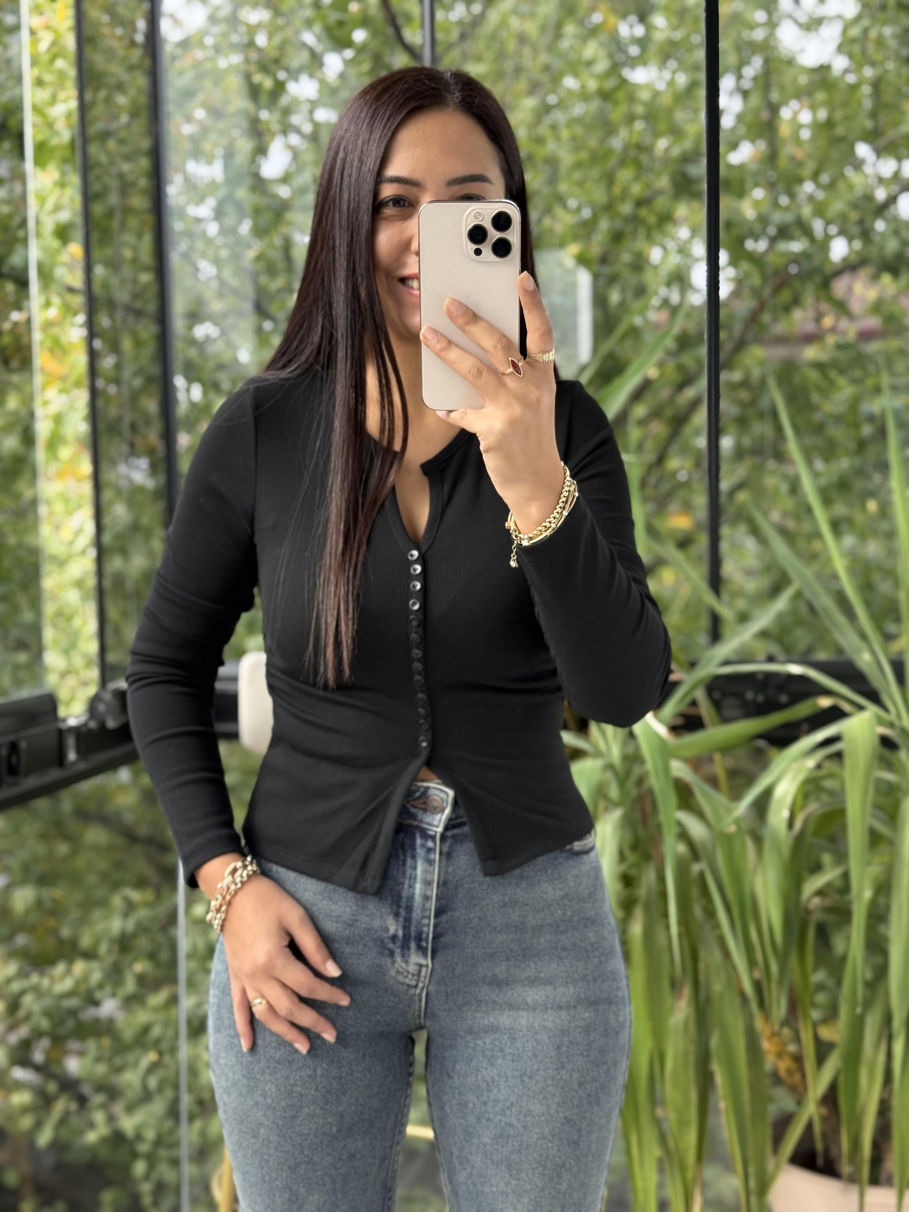 Düğme Detaylı Büzgülü Top Bluz Siyah