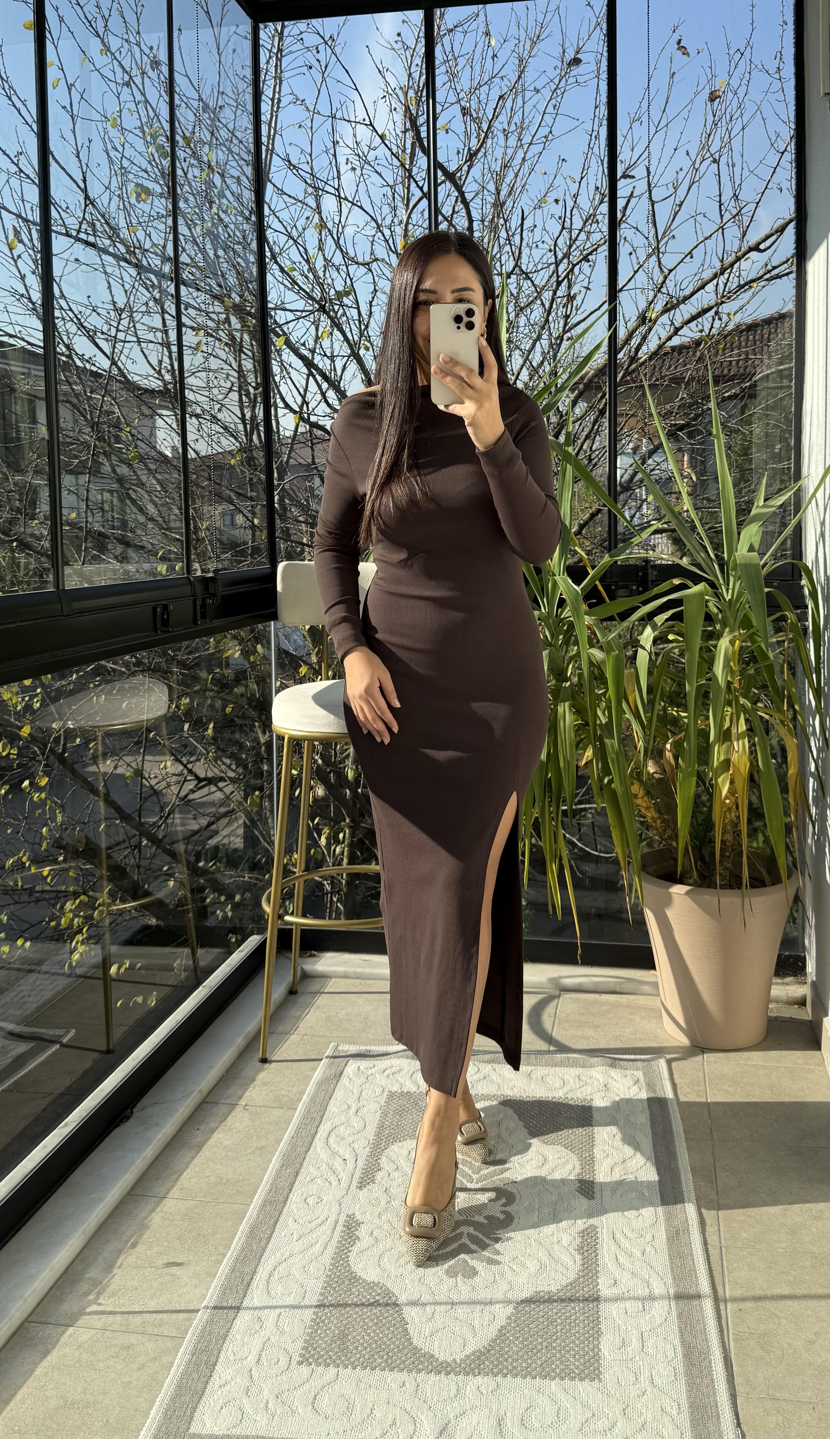 Kayık Yaka Uzun Triko Elbise Kahve