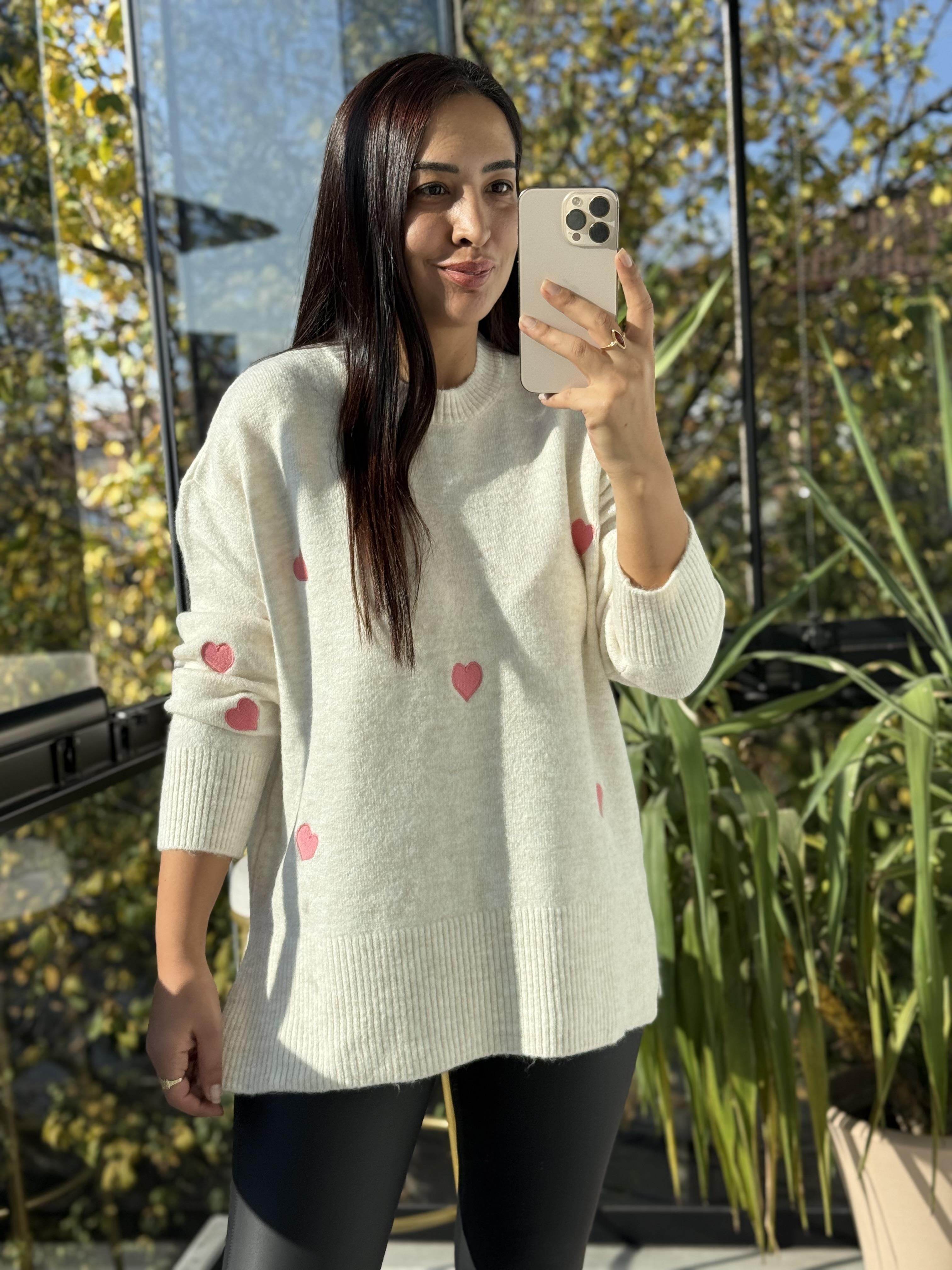 Kalp Detaylı Kazak Ekru