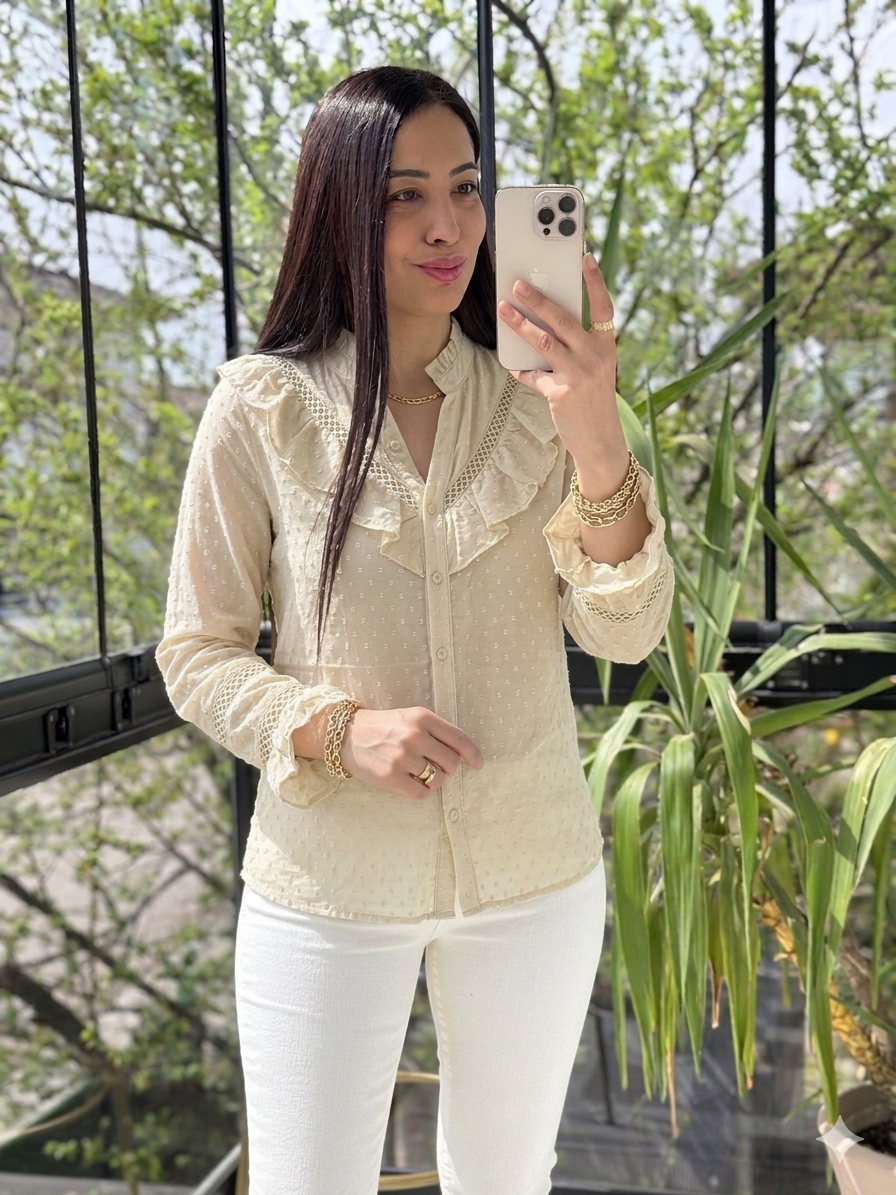 V Dantel Detaylı Gömlek Bej