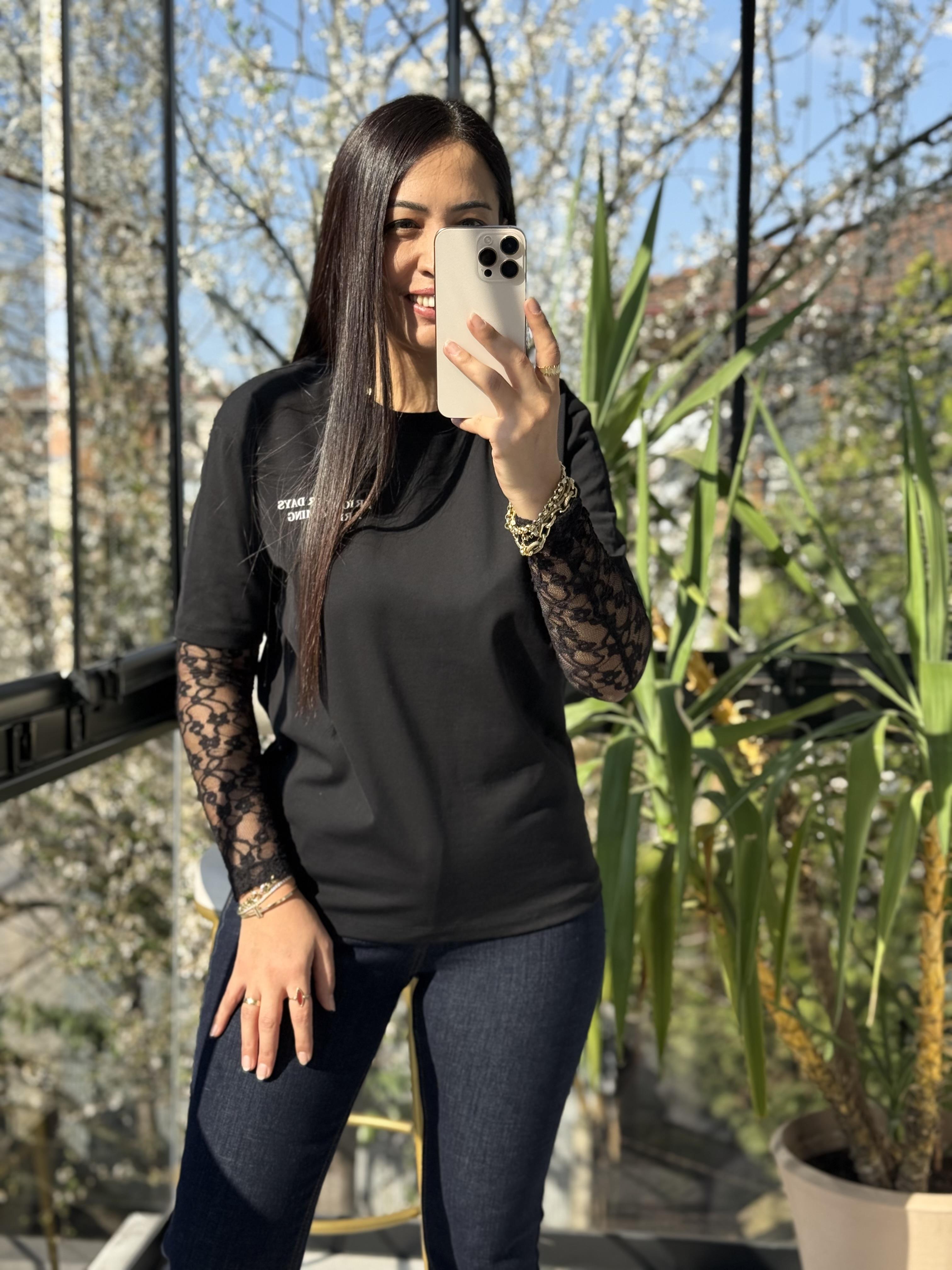 Kolları Tül Dantel Detaylı Tişört Siyah