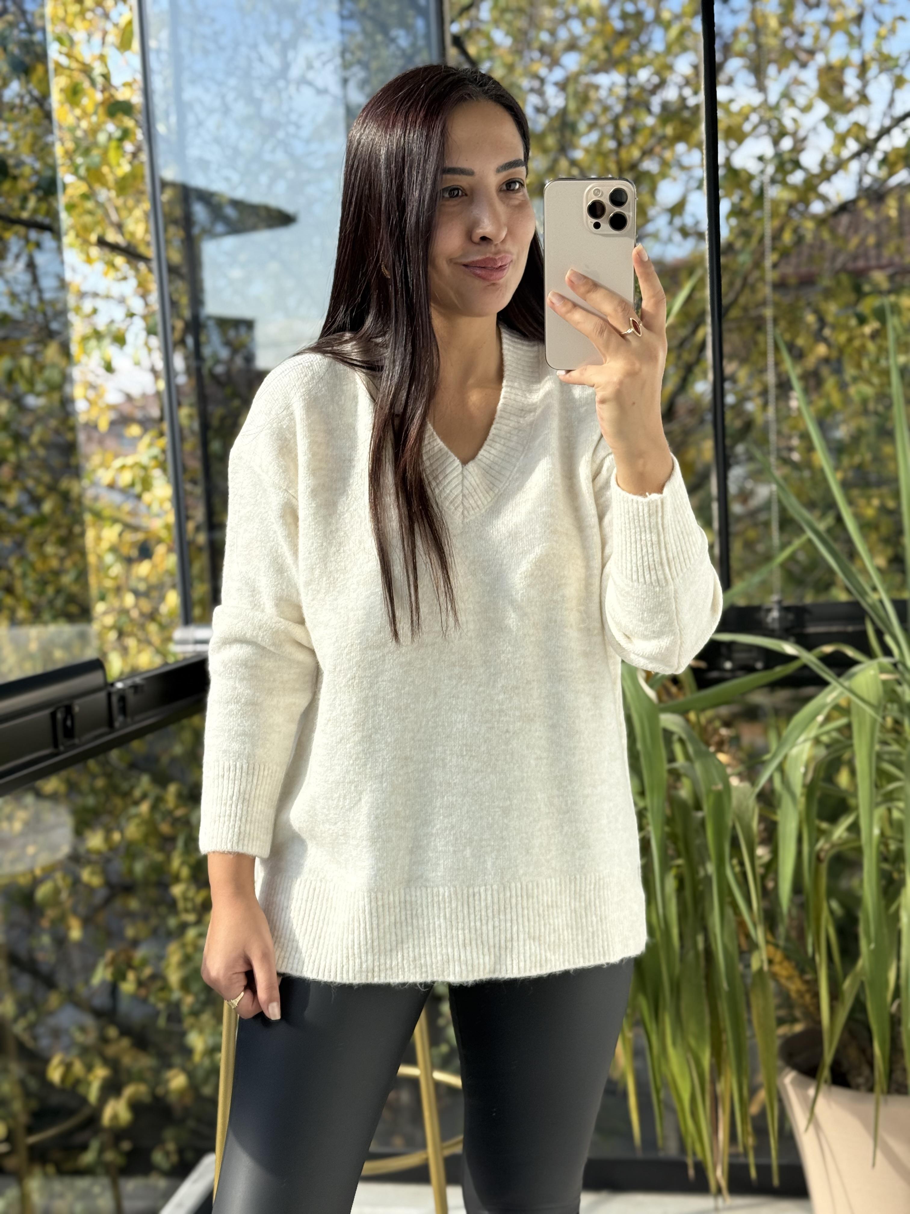 V Yaka Basic Kazak Ekru