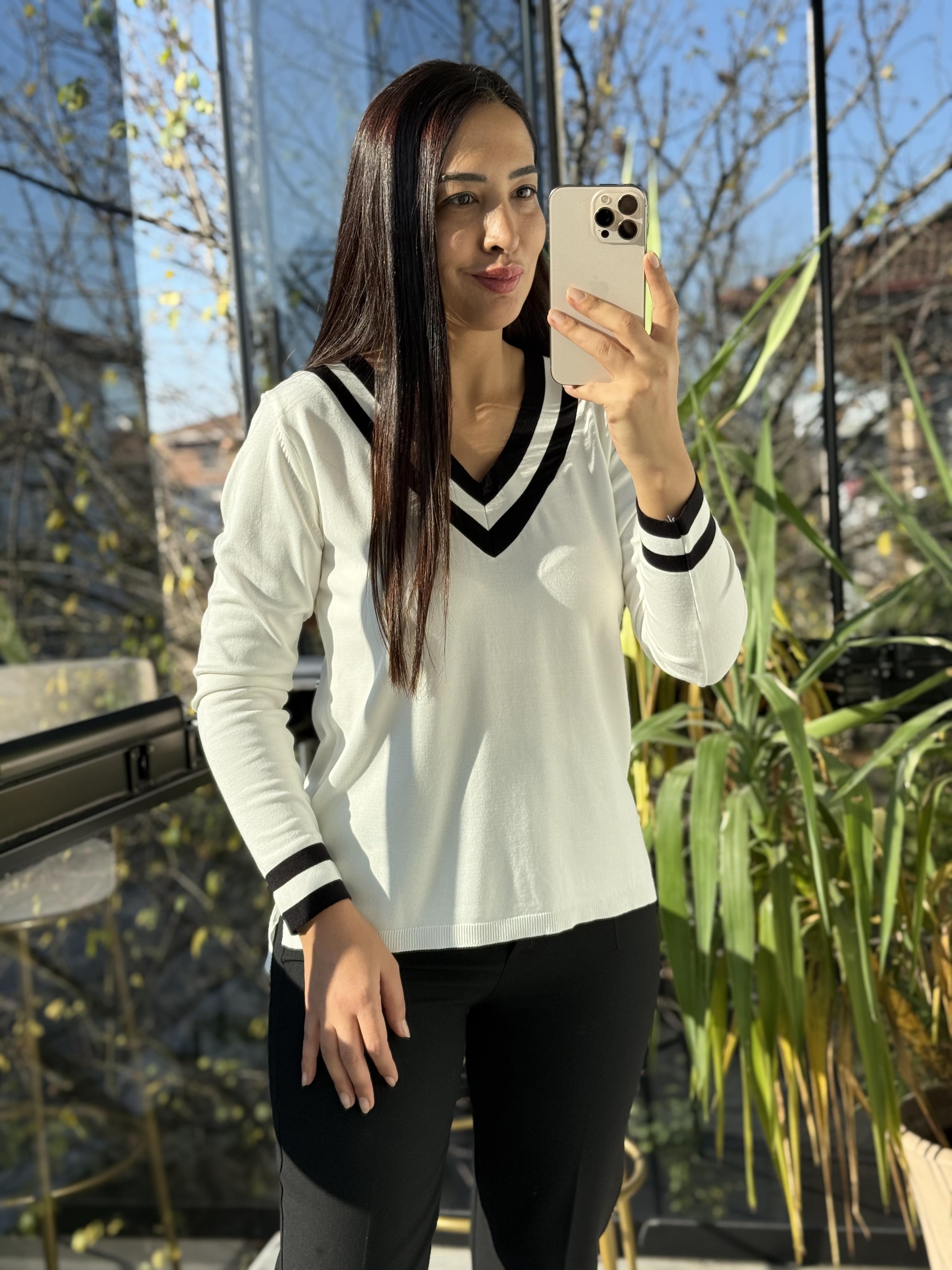 V Yaka Çizgili Merserize Triko Ekru