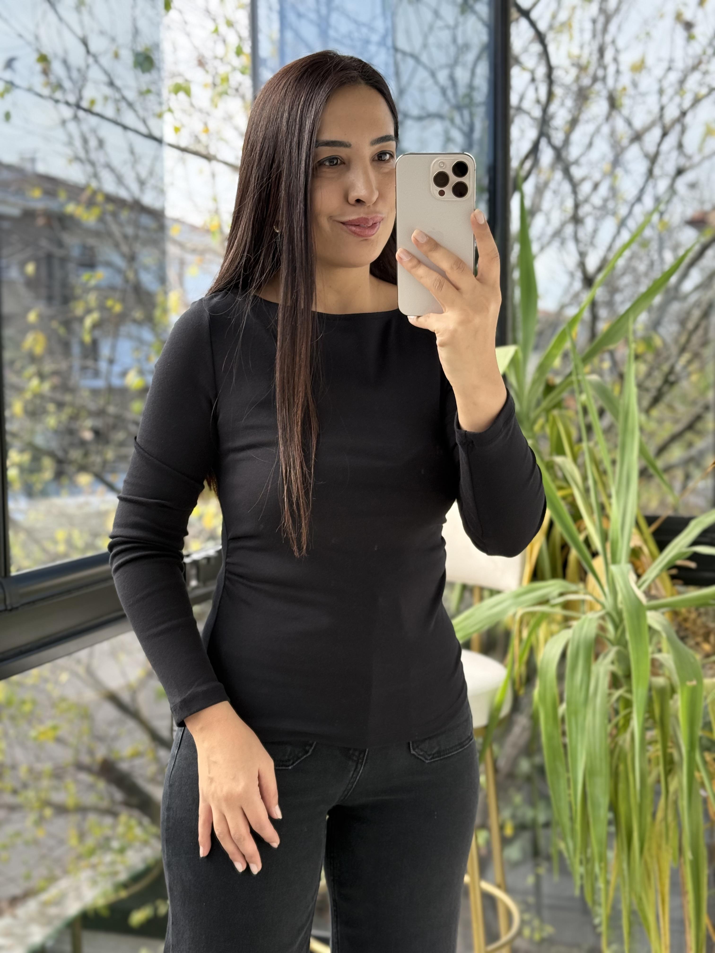 Büzgülü Kayık Yaka Top Bluz Siyah