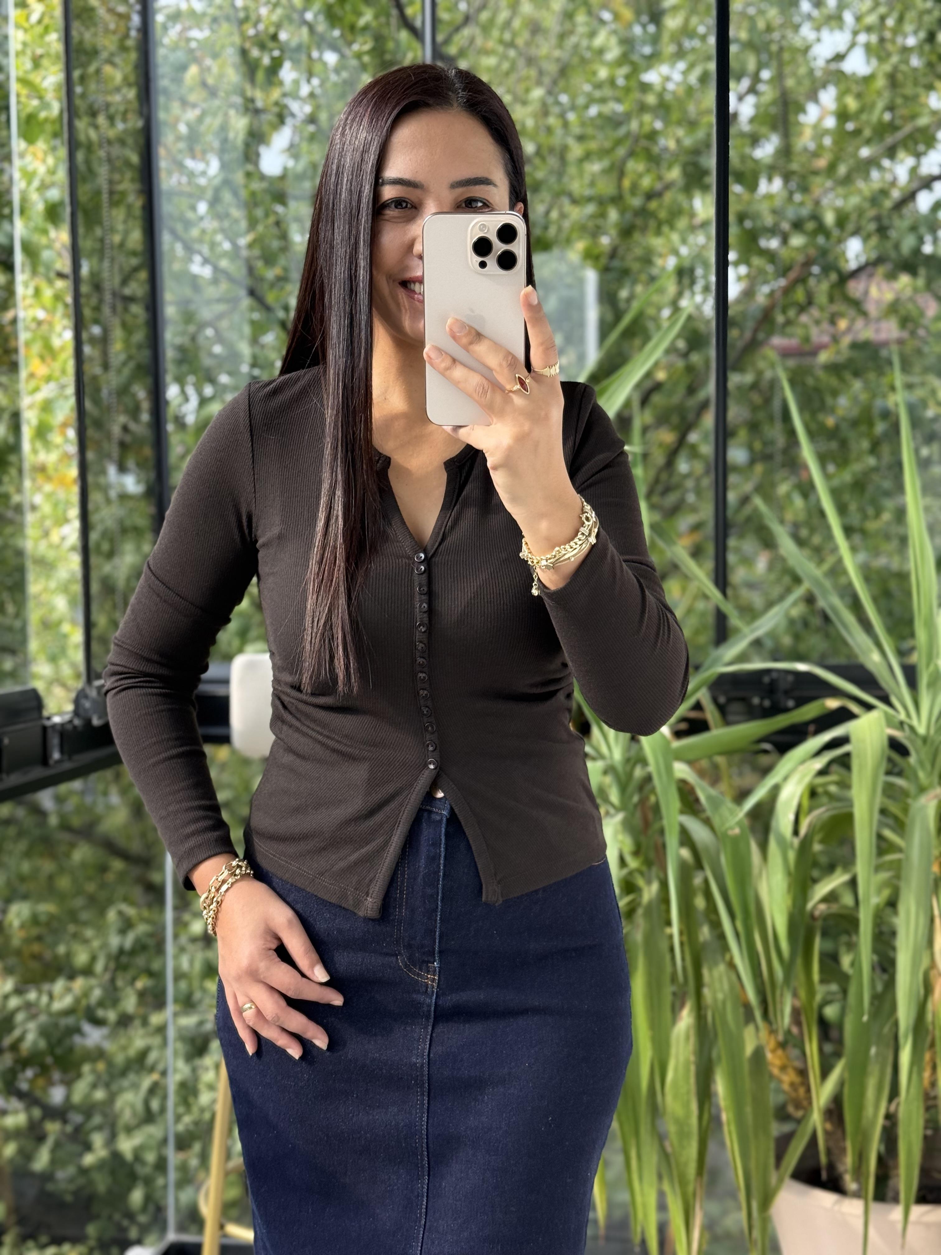 Düğme Detaylı Büzgülü Top Bluz Koyu Kahve