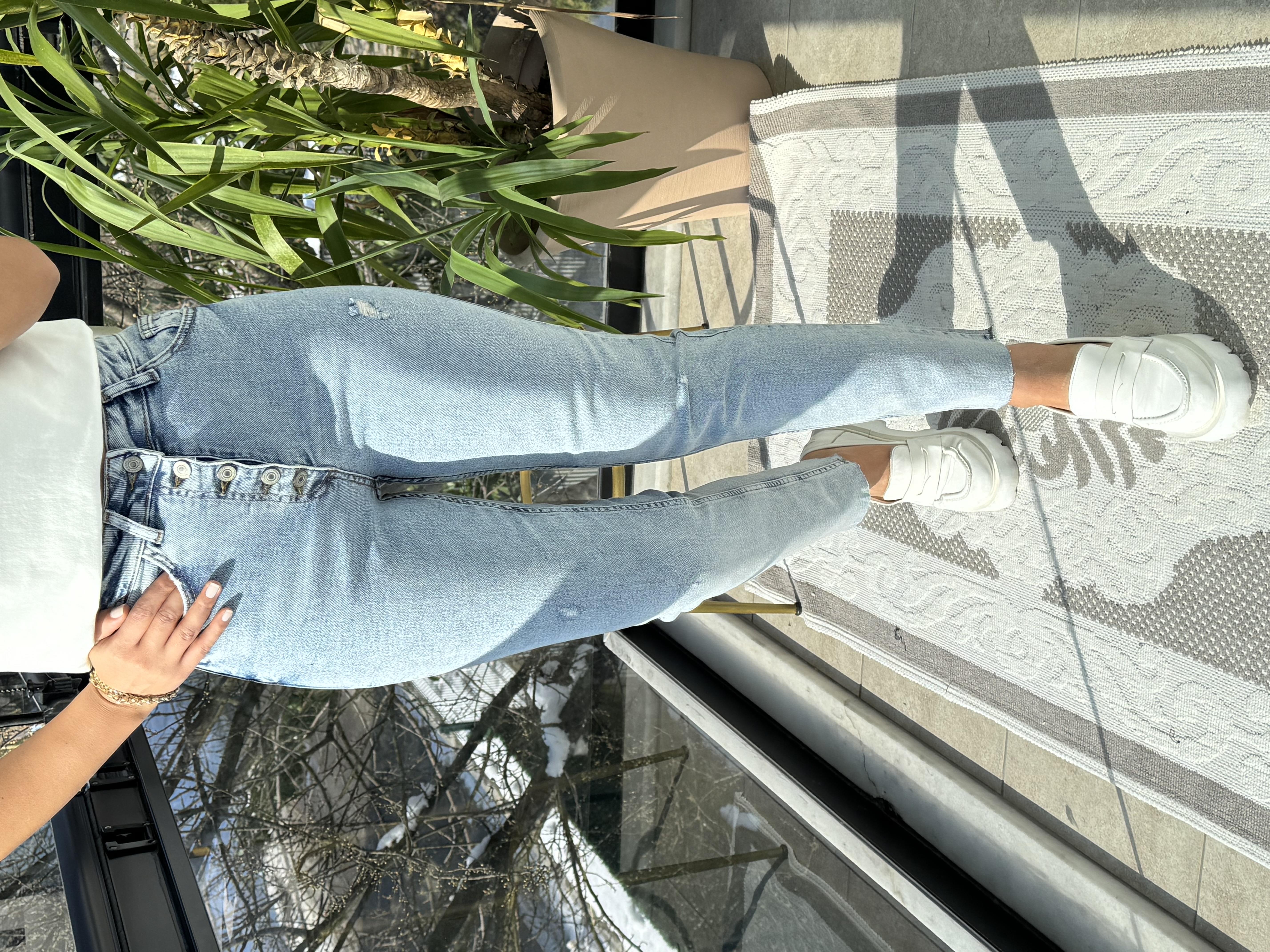 Beş Düğme Premium Kalite Kesik Paça Jean Kar Yıkama