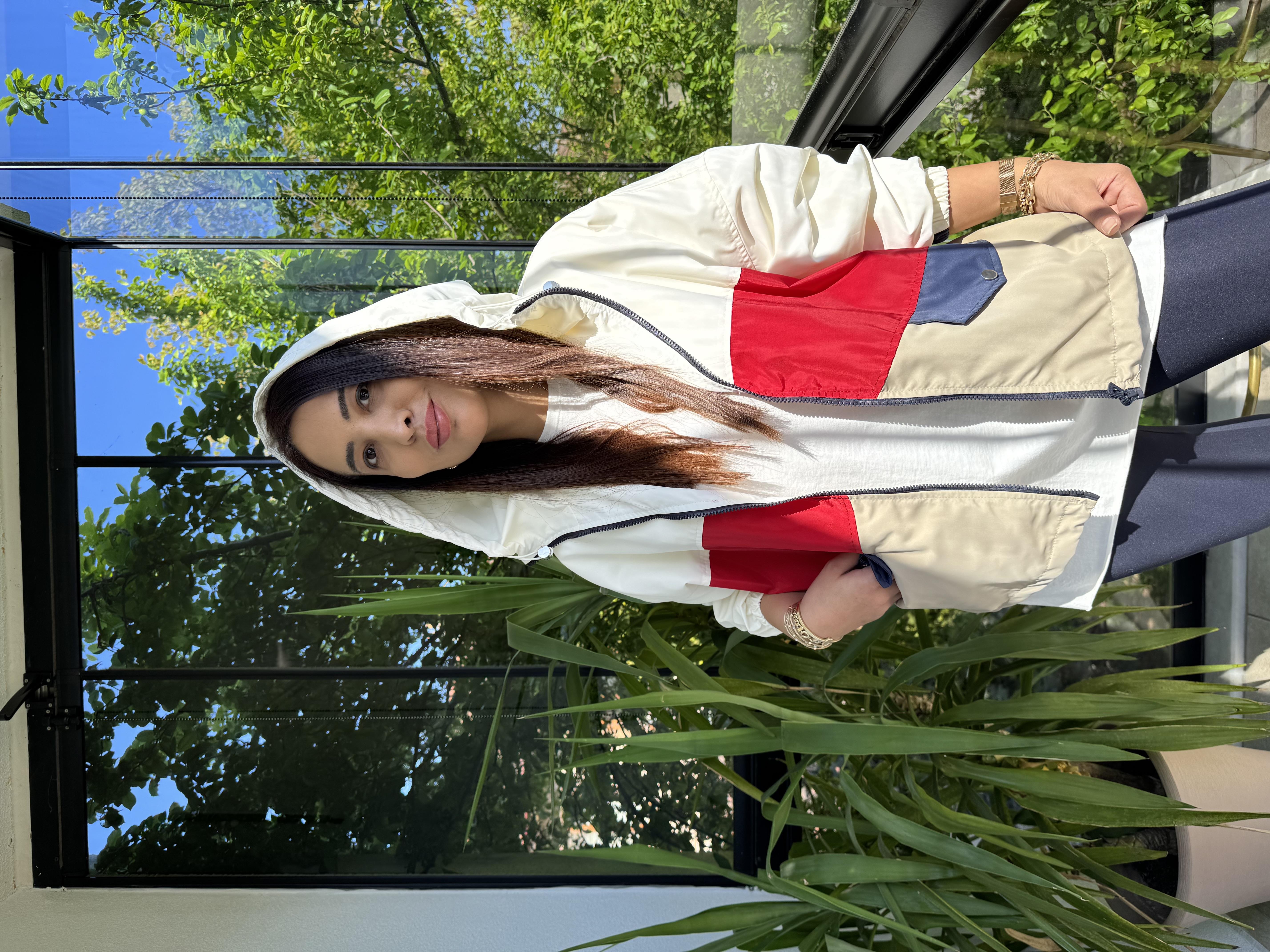 Block Renkli Yağmurluk Beyaz1