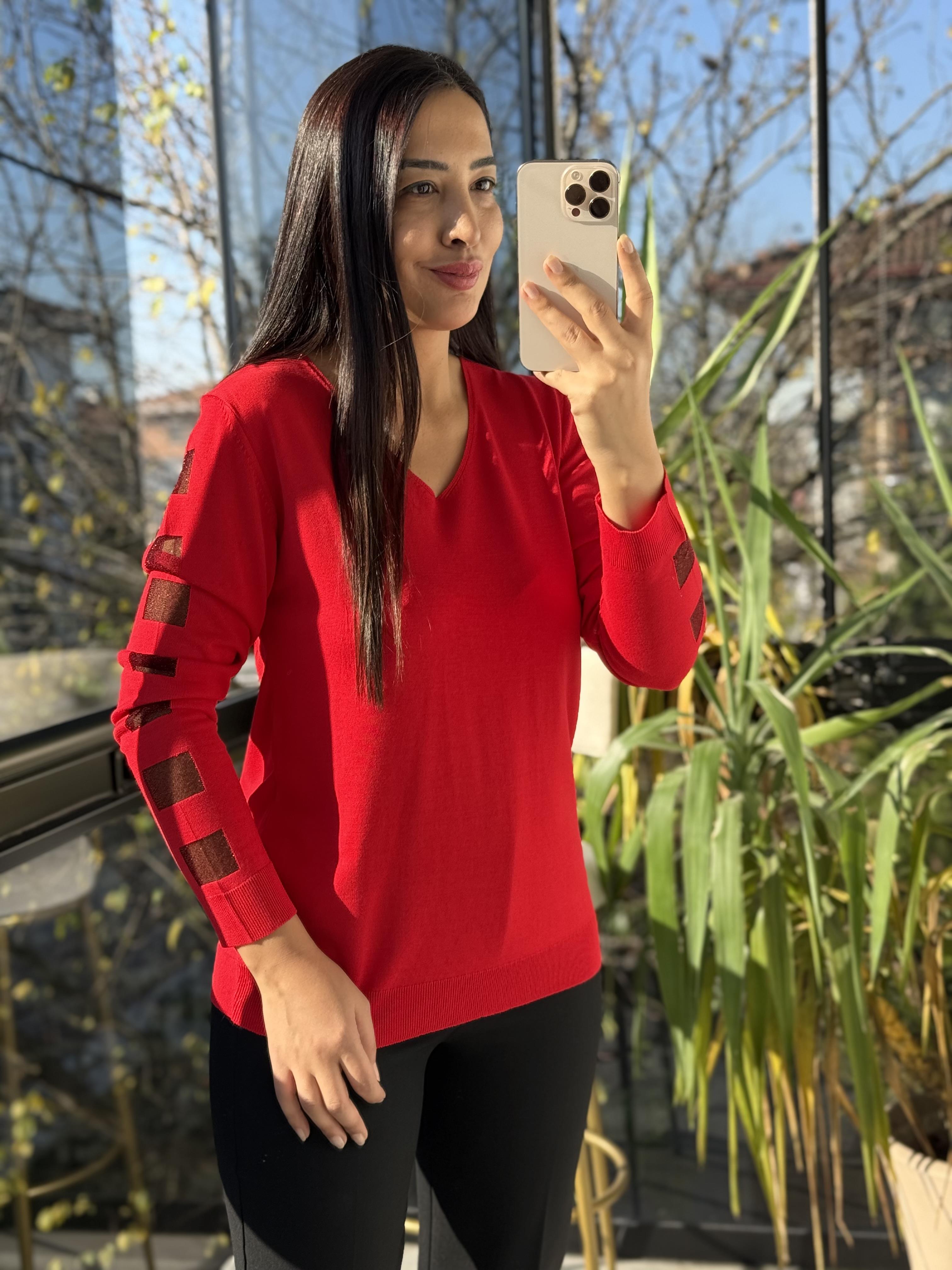 V Yaka Kolları Küp Detay Merserize Kırmızı