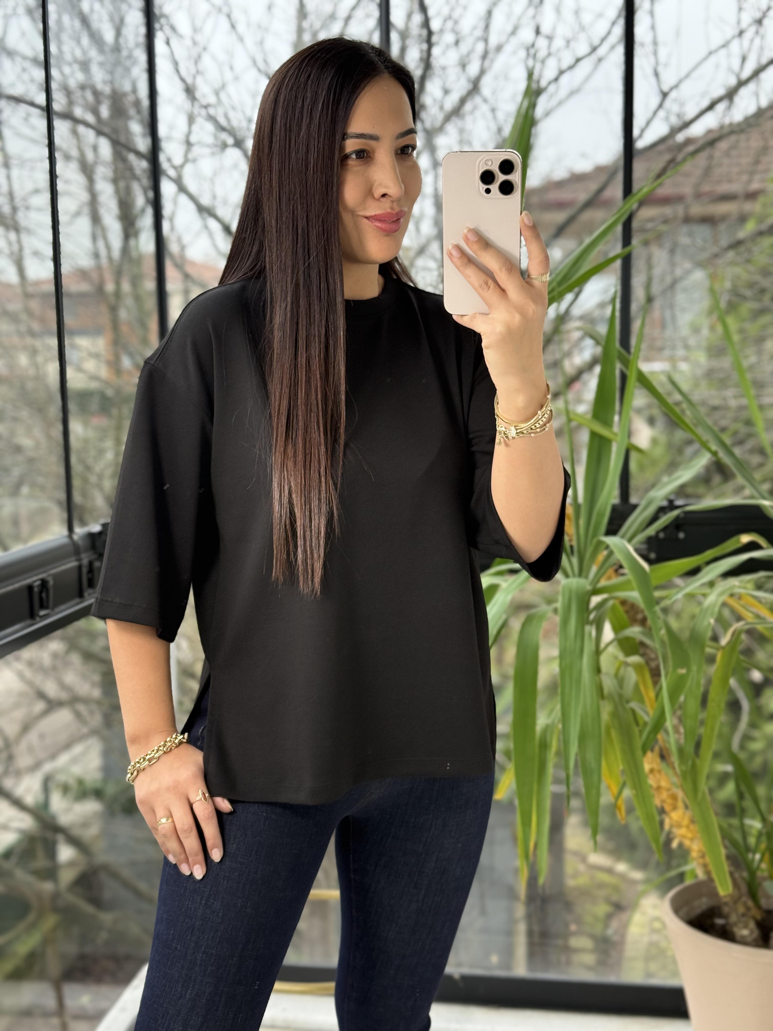 Oversize Yanları Yırtmaçlı Modal Tişört Siyah