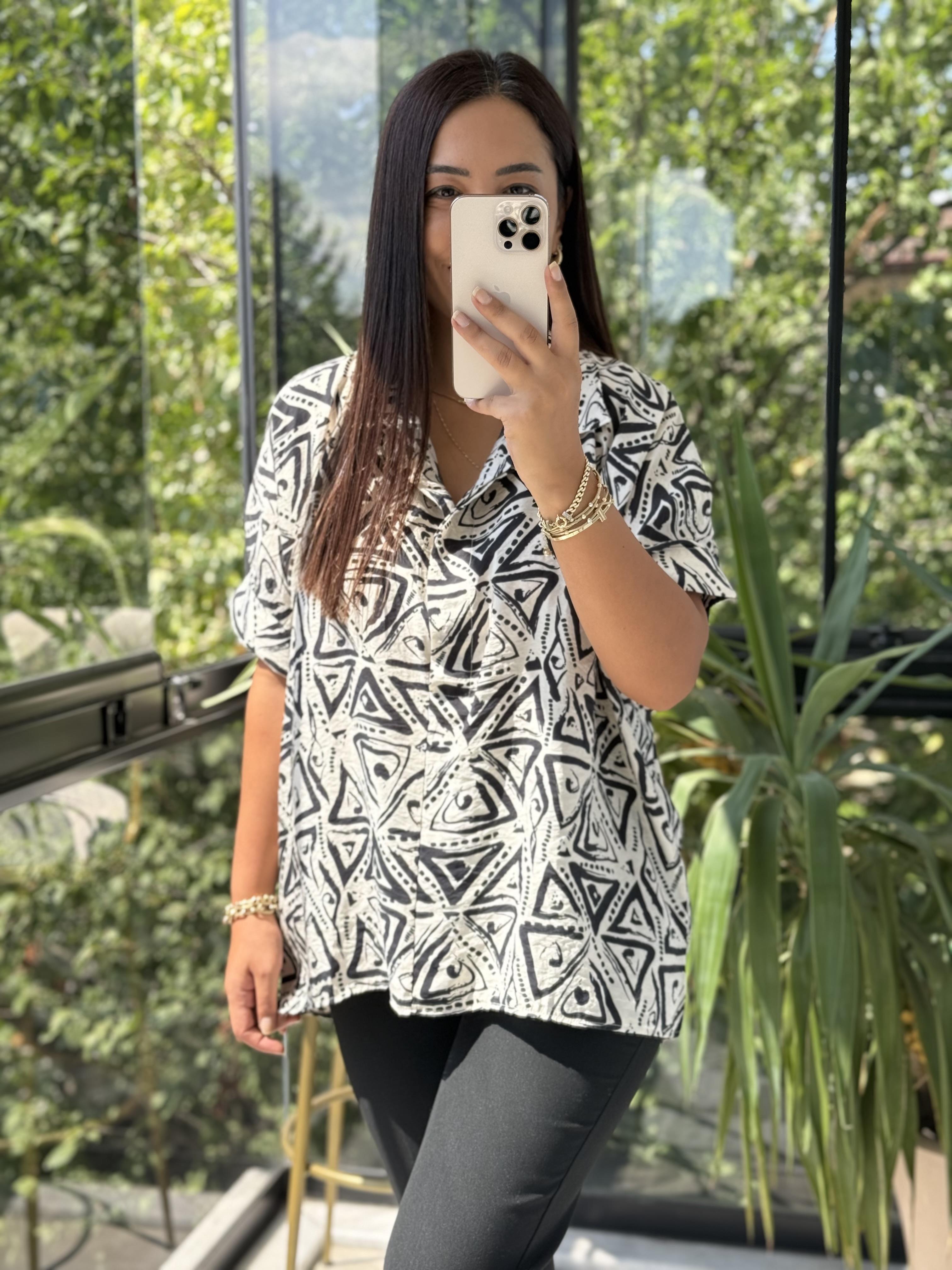 Desenli Arkası Düğmeli Bluz Siyah