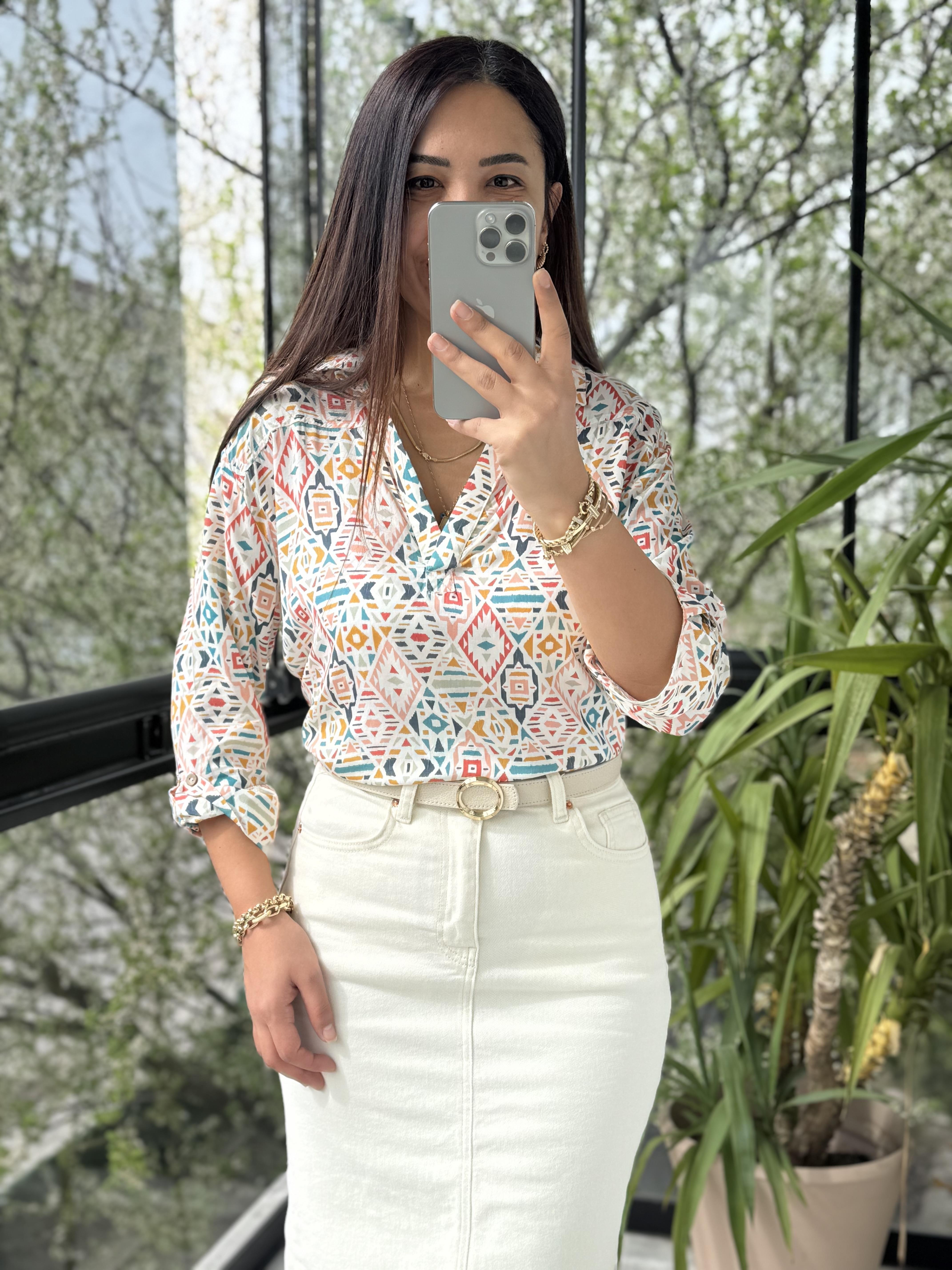 Desenli V yaka Pamuklu Viskon Bluz