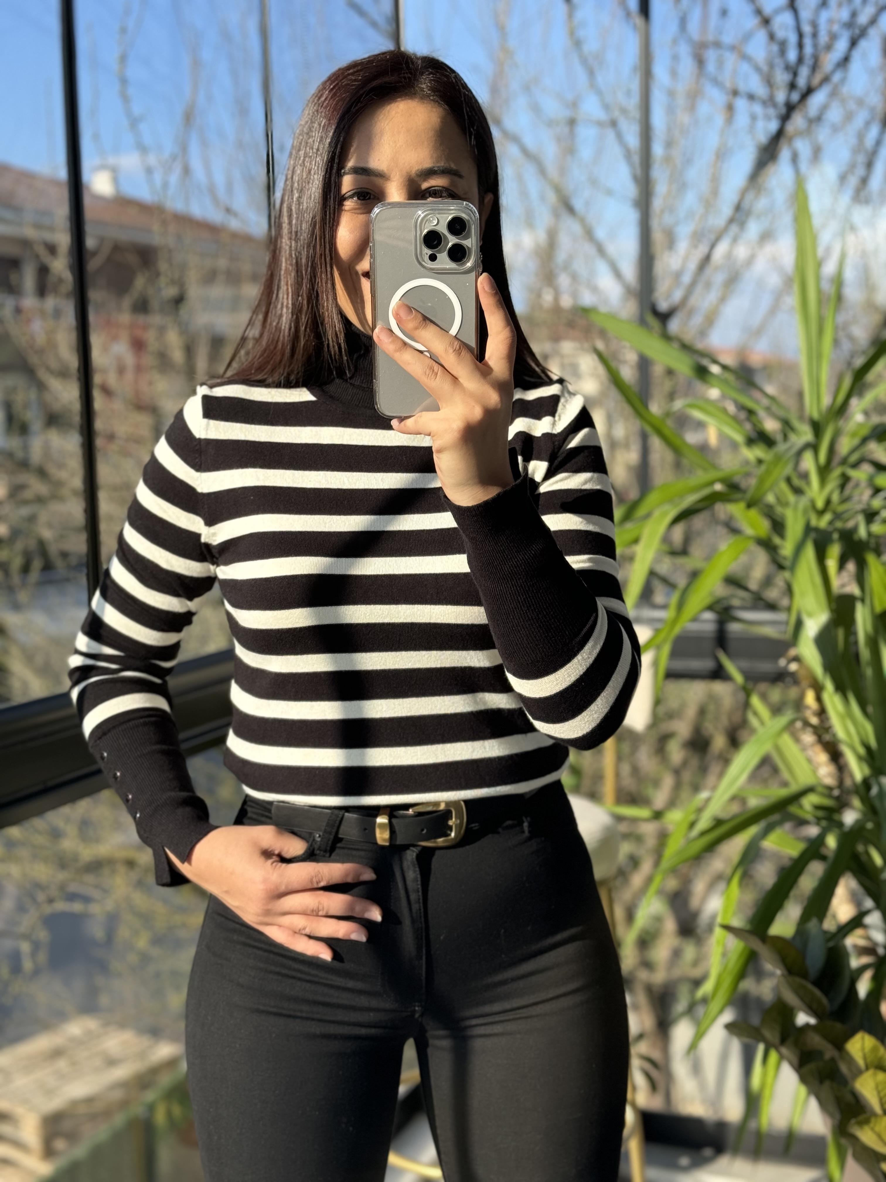 Dilvin Balıkçı Yaka Çizgili Triko Siyah