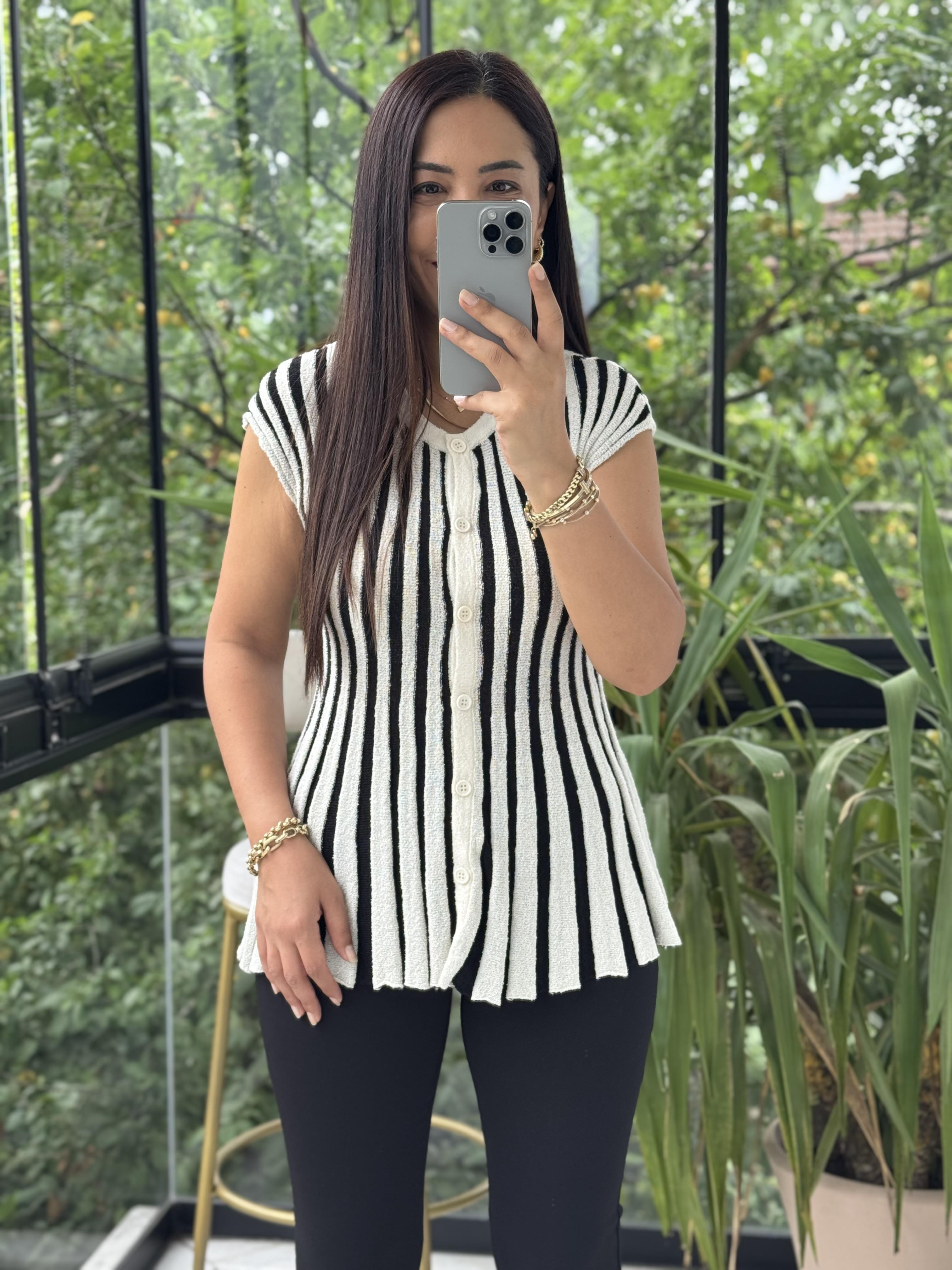 Dilvin Bisiklet Yaka Volanlı Çizgili Yelek Ekru