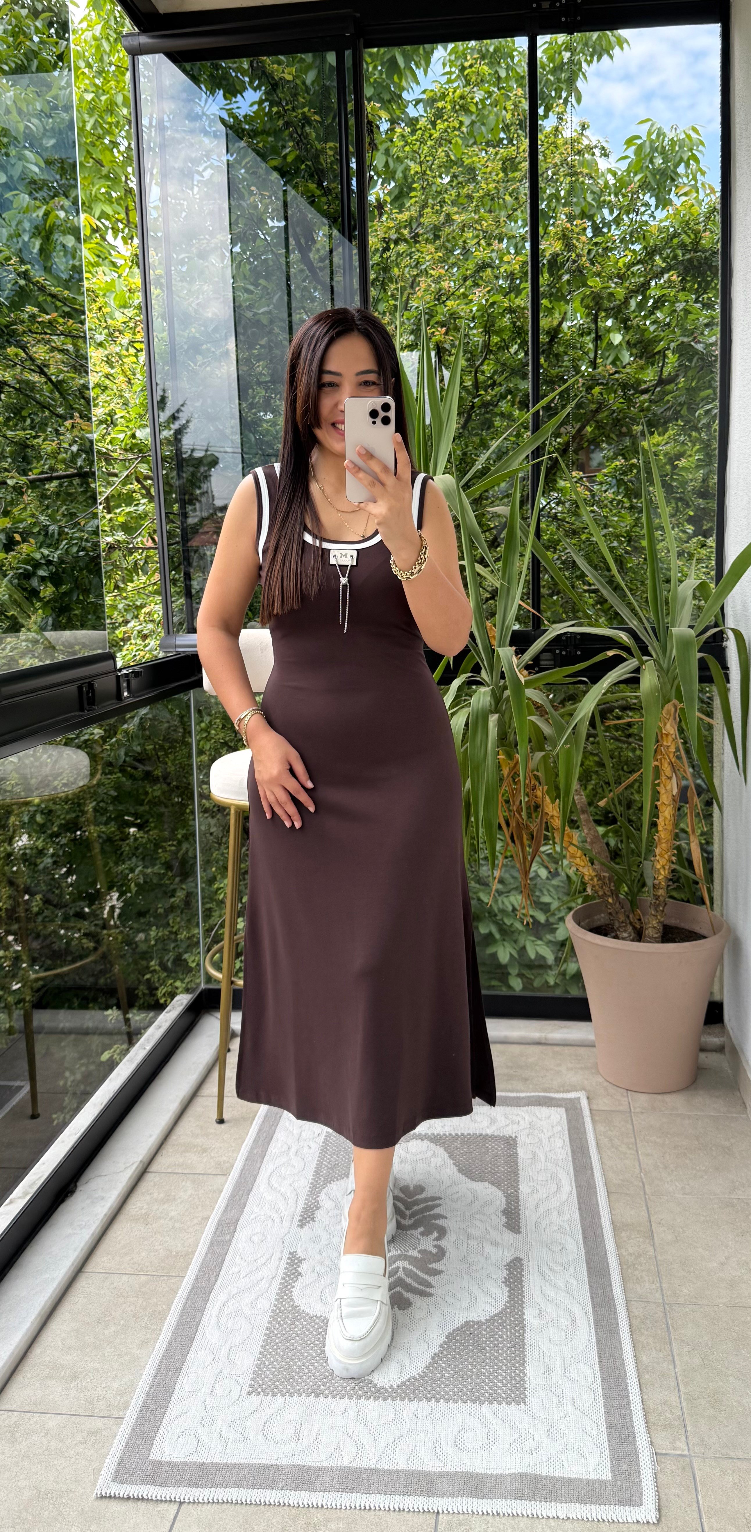 Kolu ve Yakası Biyeli Sıfır Kol Modal Elbise Kahve