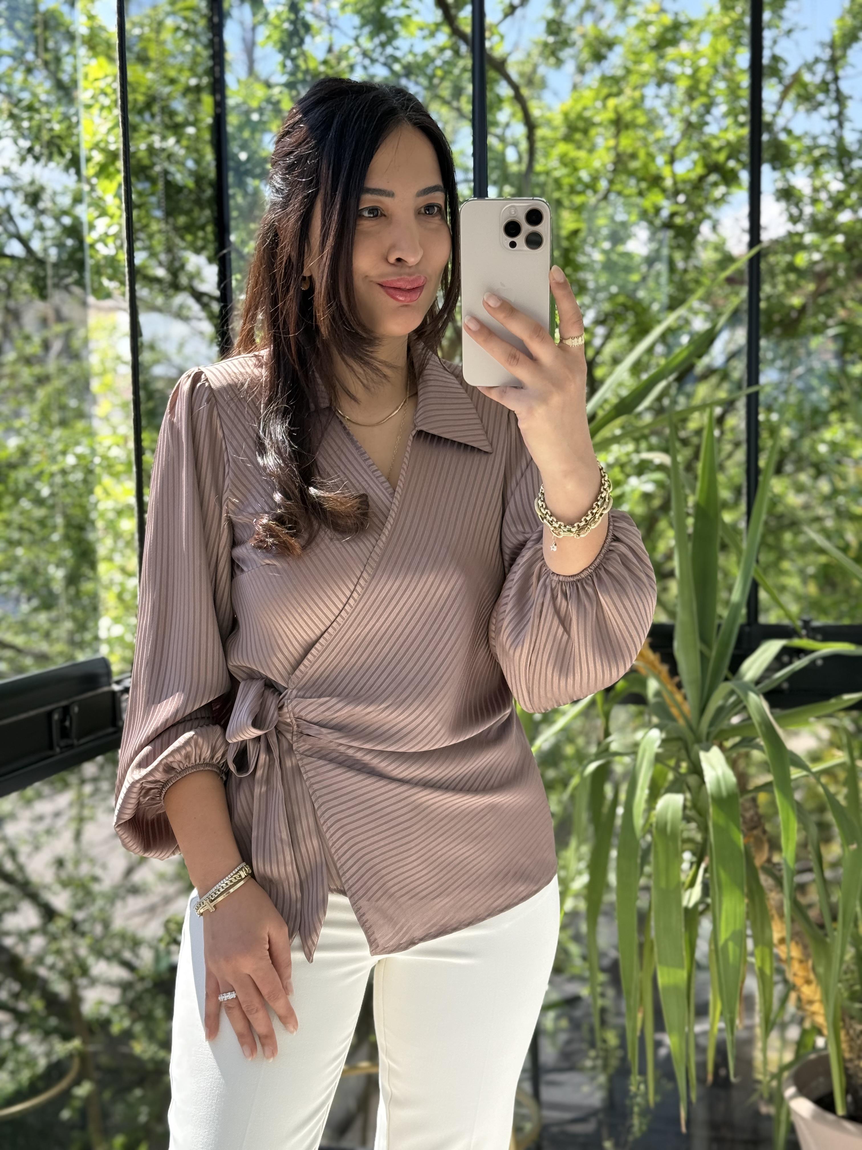 Yan Bağcıklı Yakalı Bluz Kahve