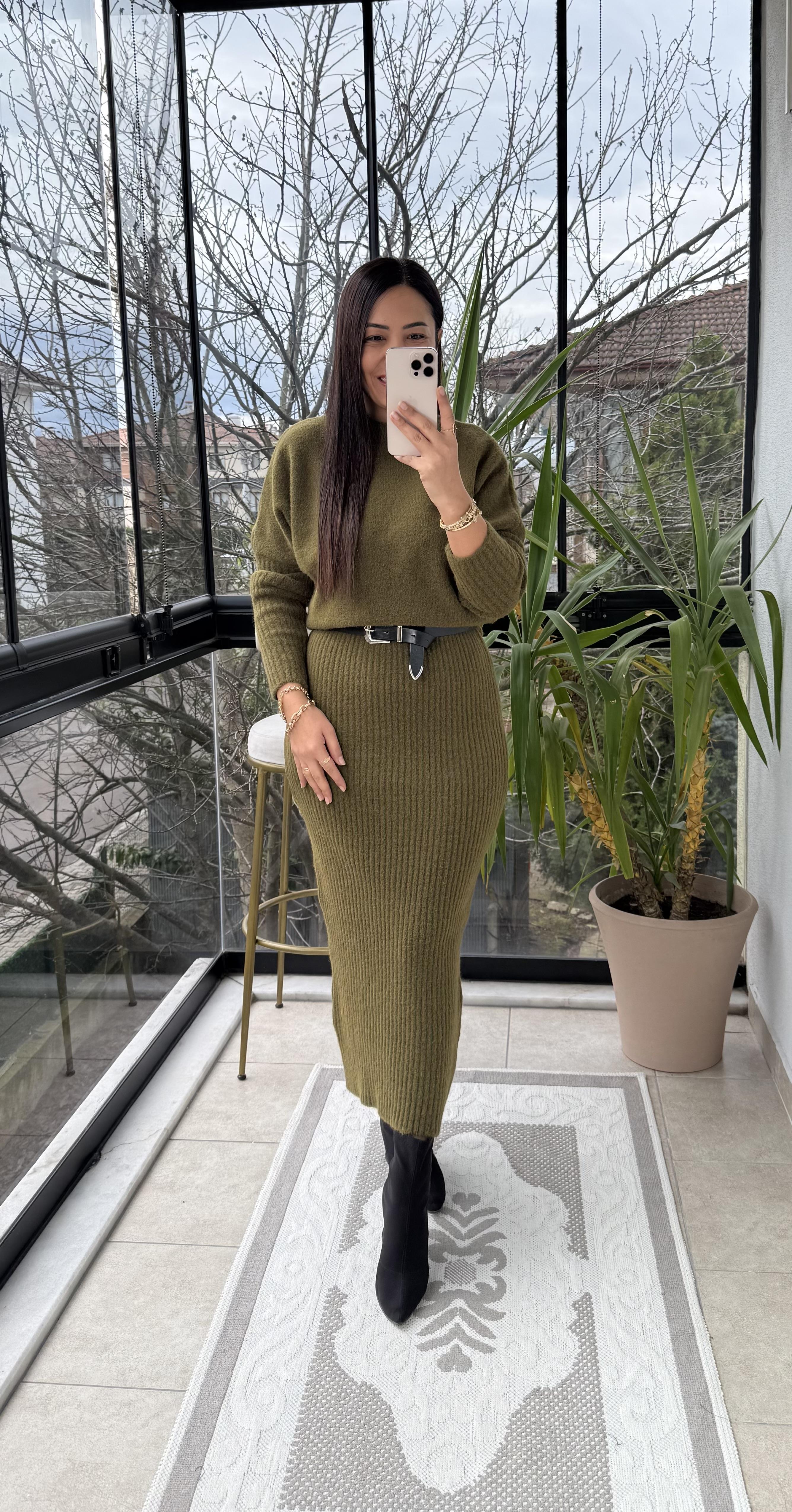 Bisiklet Yaka Yumuşak Dokulu Elbise Haki Yeşili