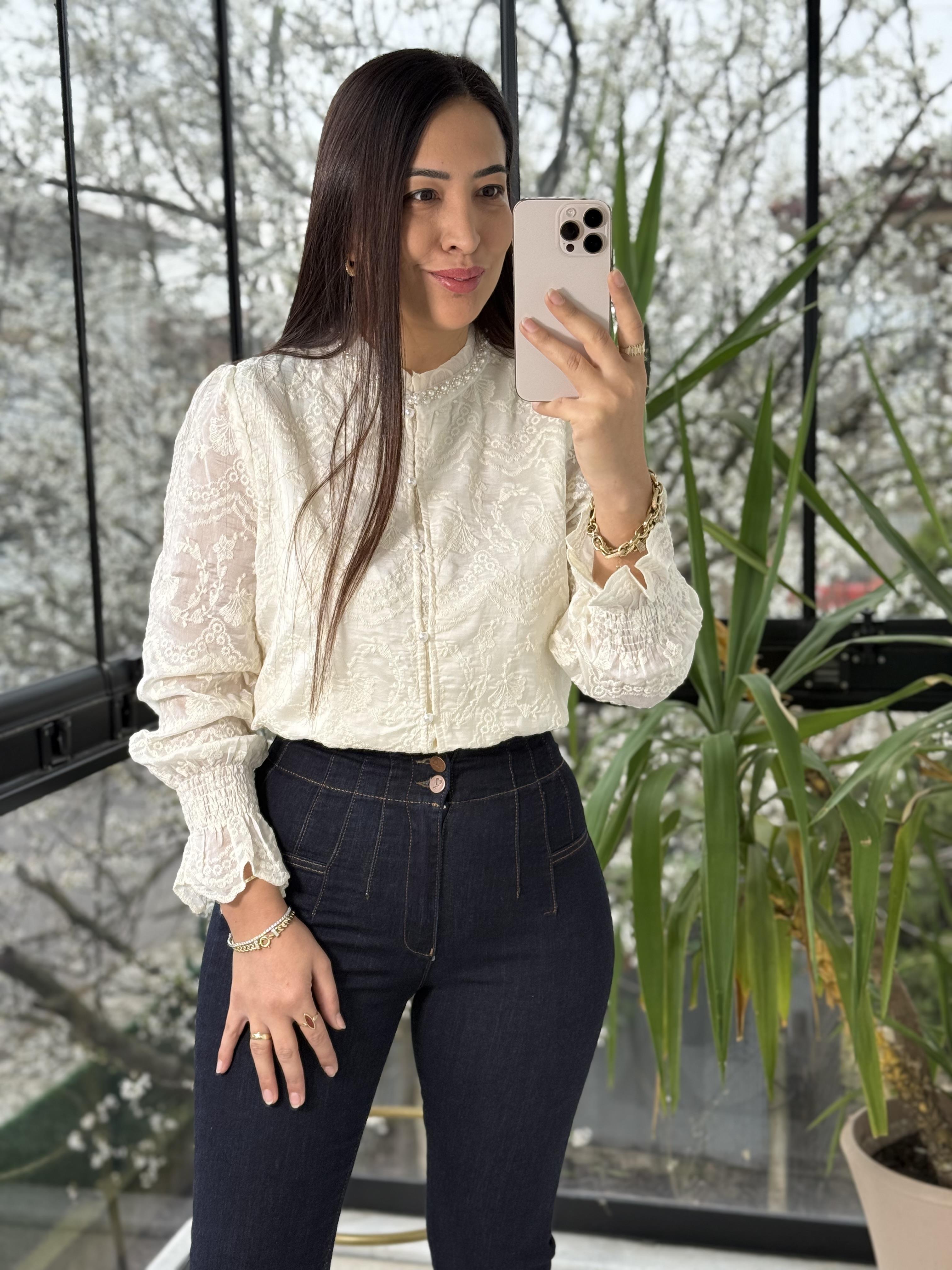 Yakası Sıra İncili Güpürlü Gömlek Ekru