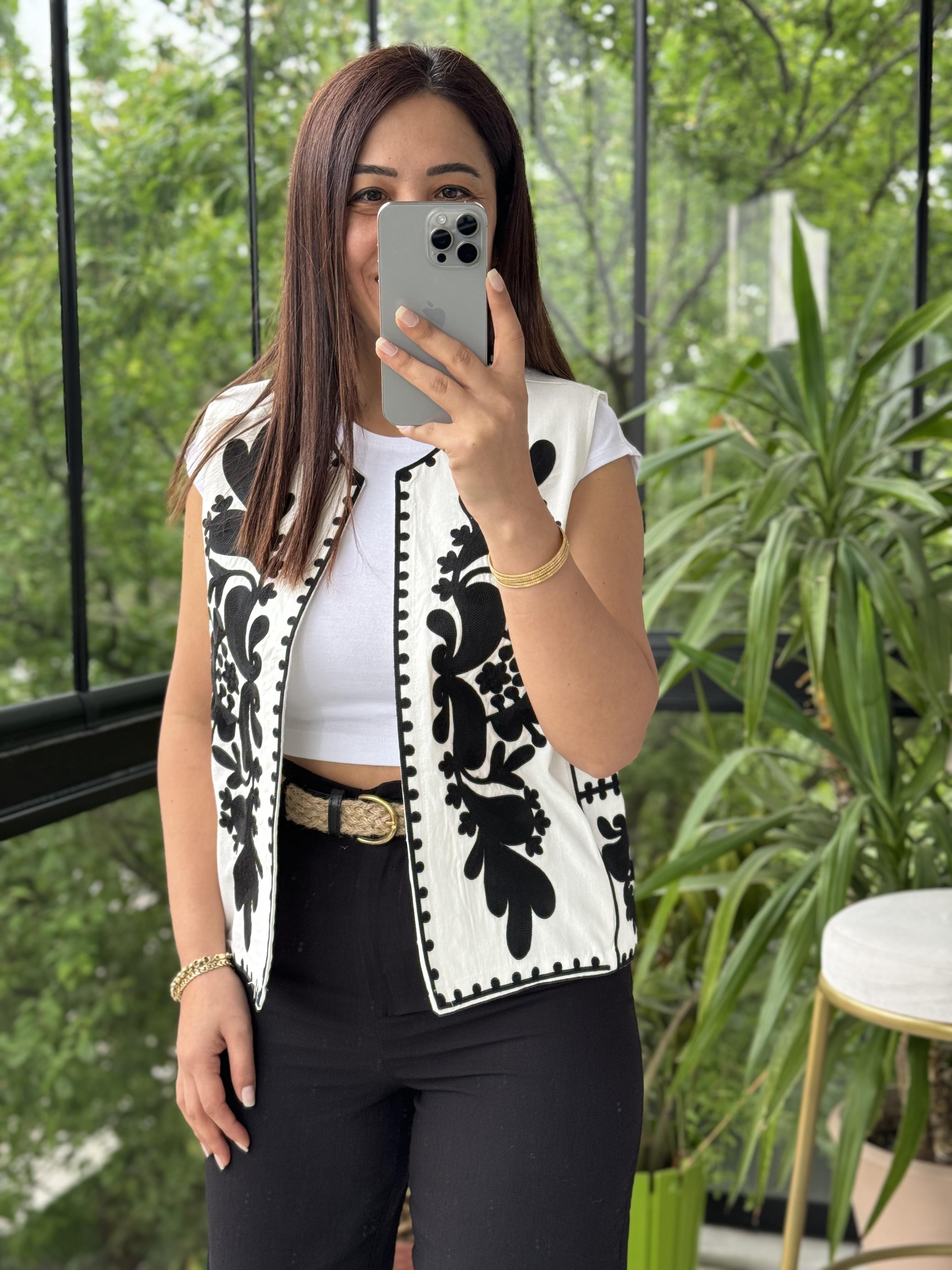 İşlemeli Yelek Siyah