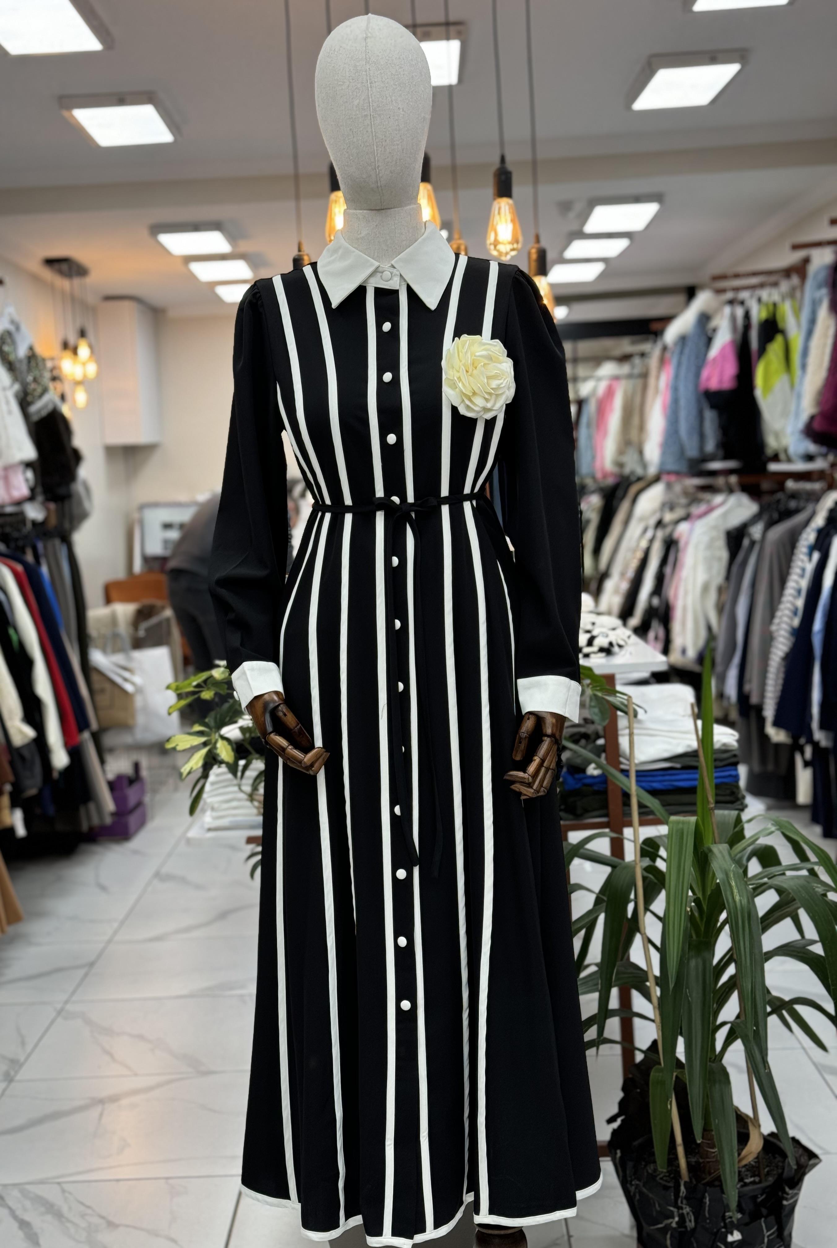 İthal Biyeli Gül Detay Elbise Siyah