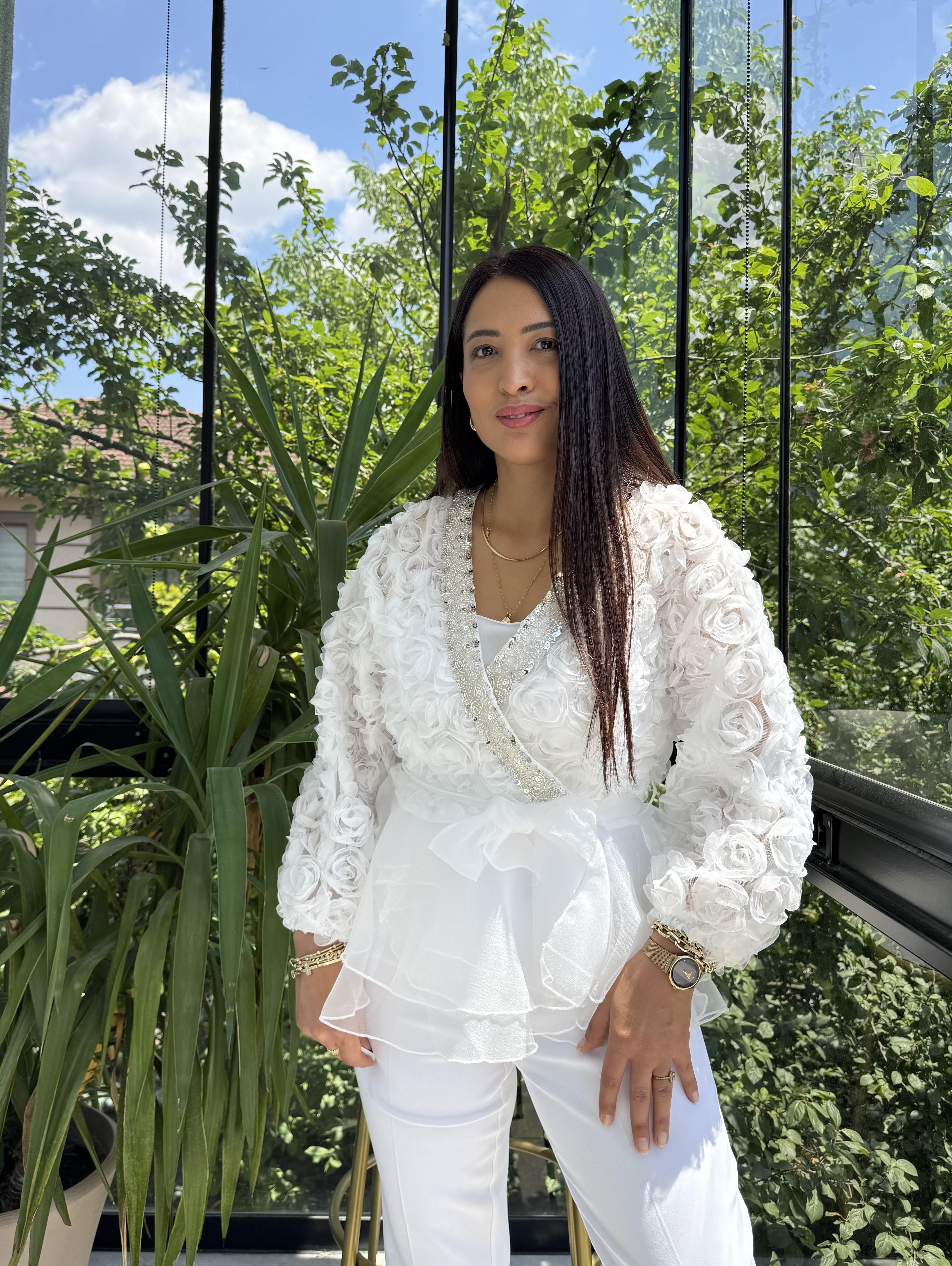 İthal Lüx Gül Detaylı Bluz Beyaz