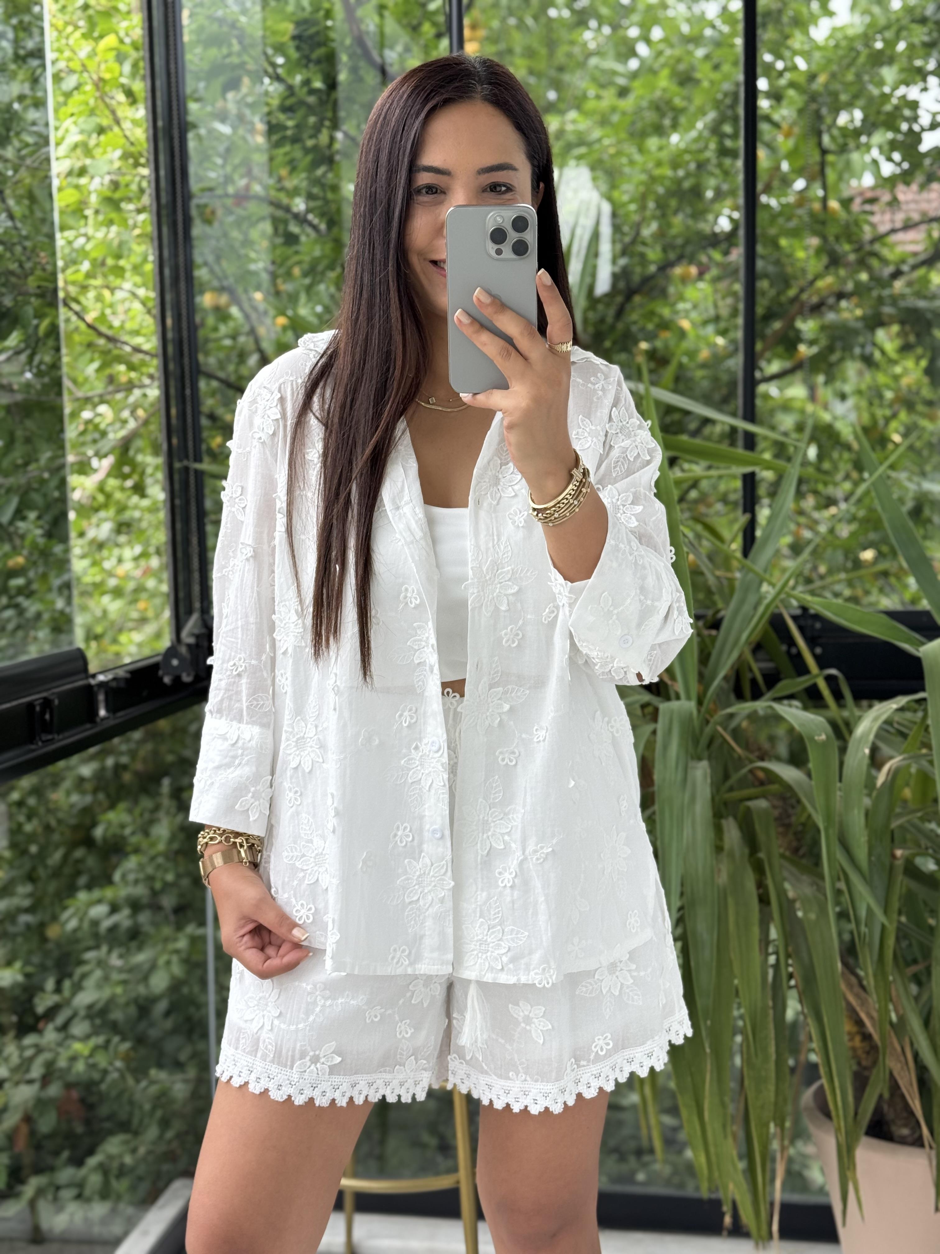 Kapartmalı Çiçekli Şortlu Takım Beyaz