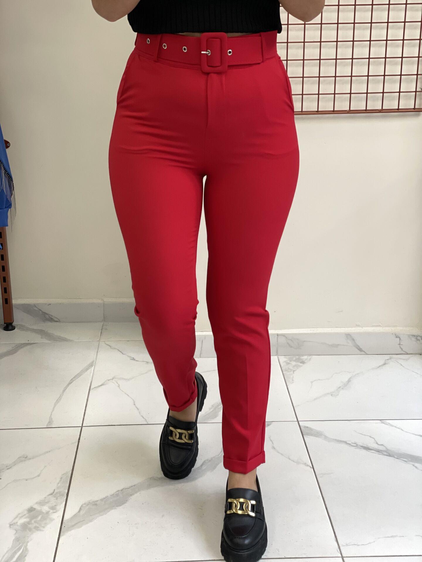 Kırmızı Kemerli Kumaş Pantolon