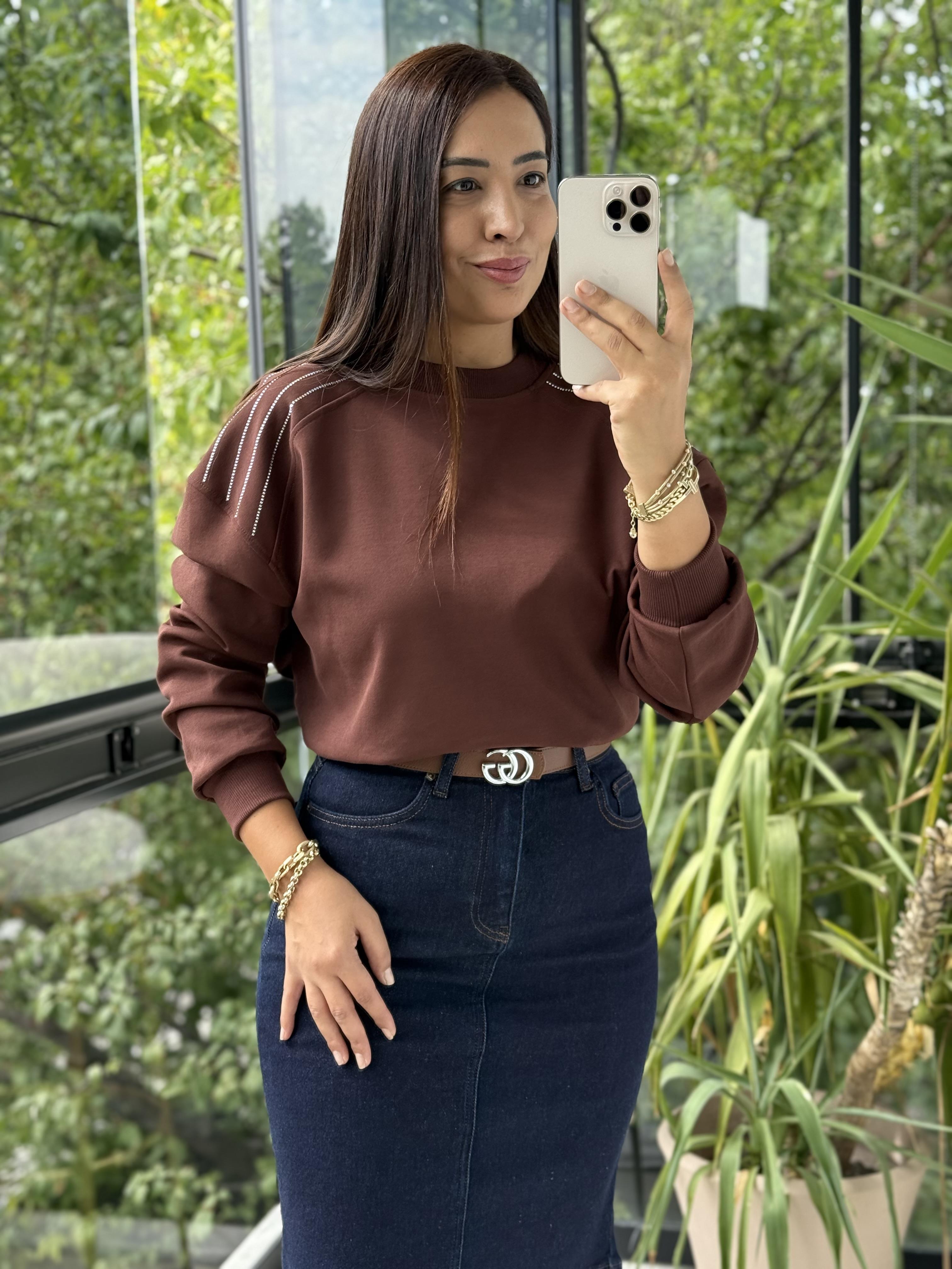 Omzu Sıra Taşlı Sweatshirt Kahve