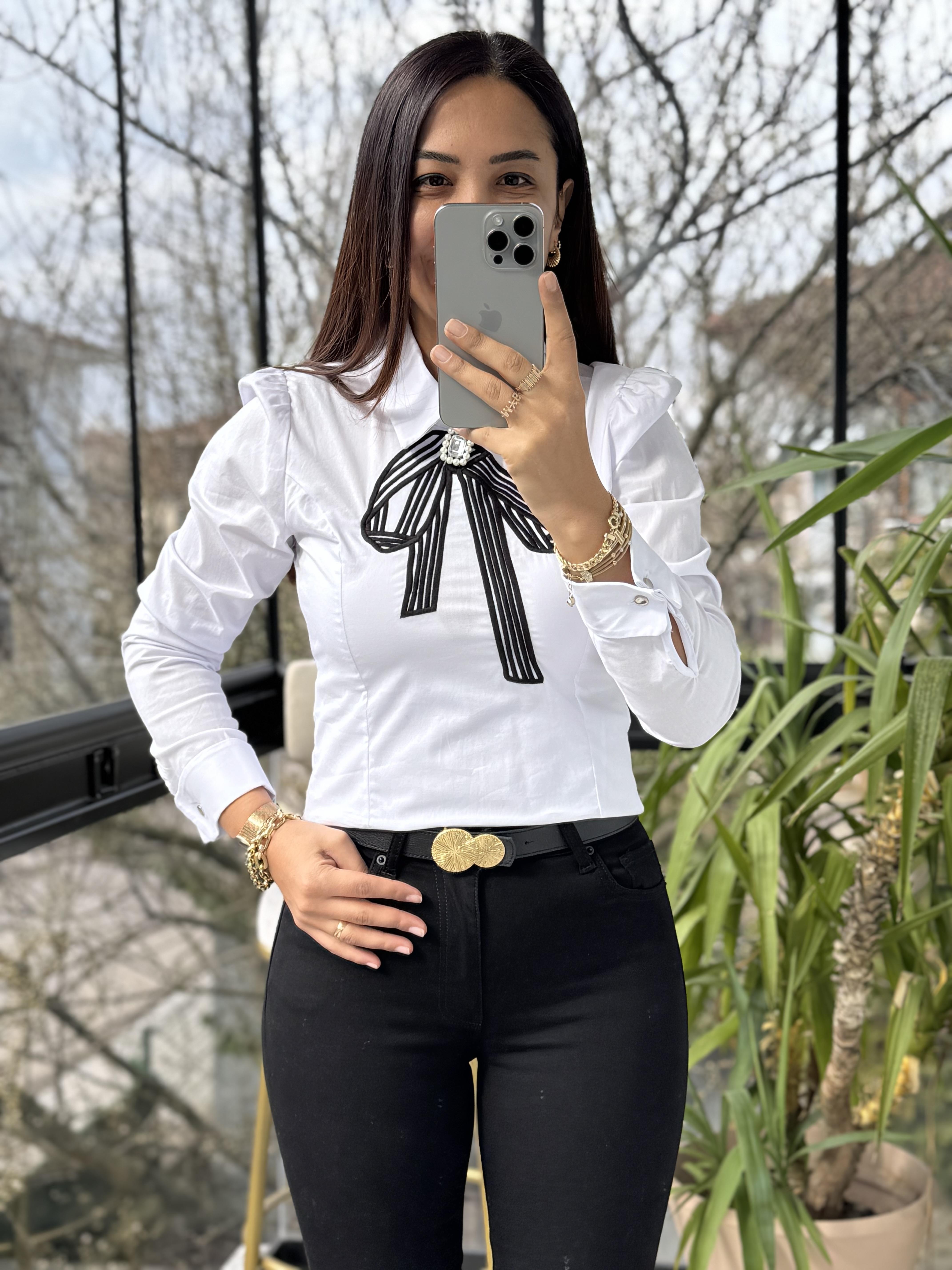 Önü Nakışlı Arkası Fermuarlı Gömlek Beyaz