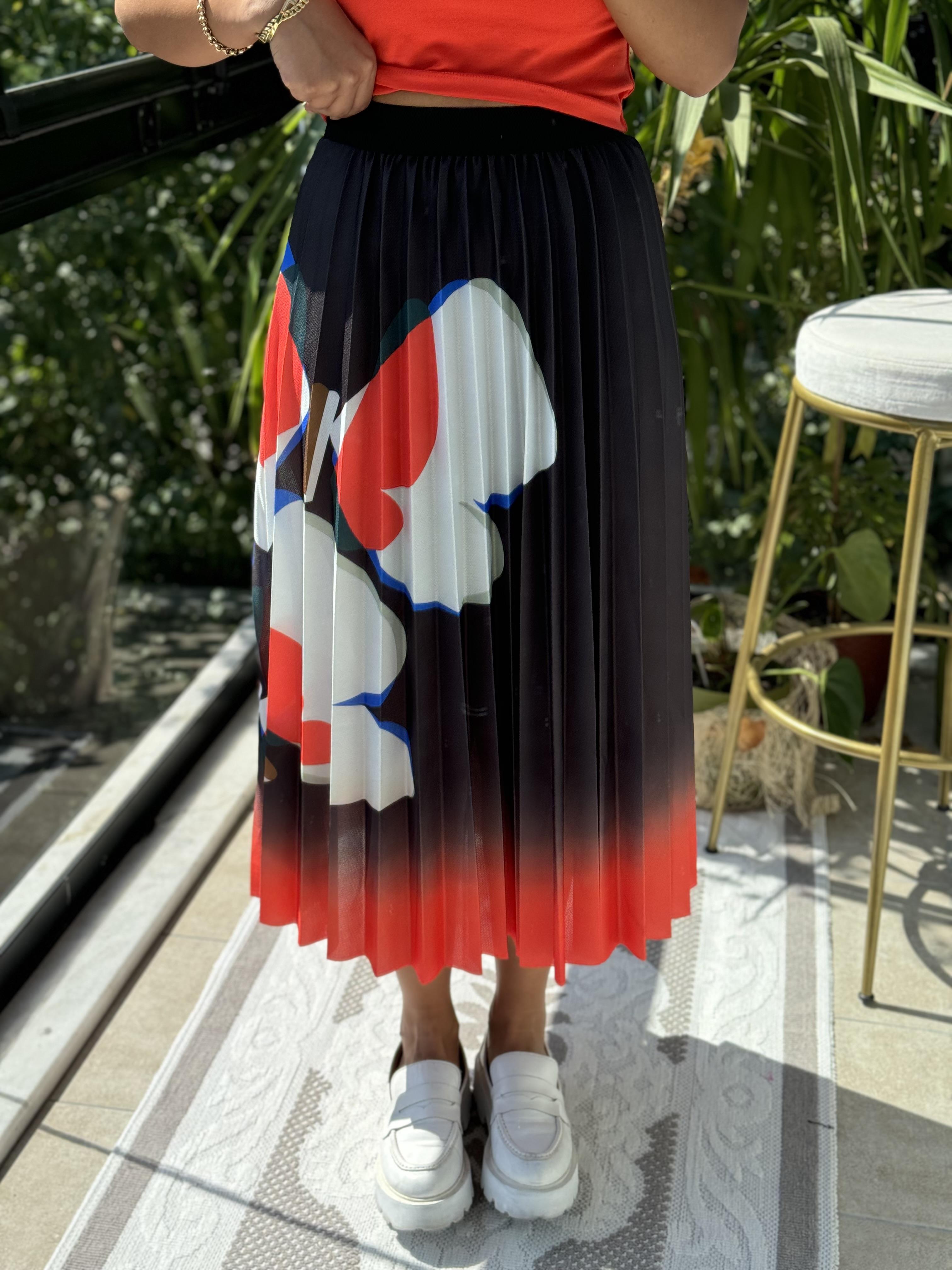 Pileli Desenli Etek Nar Çiçeği