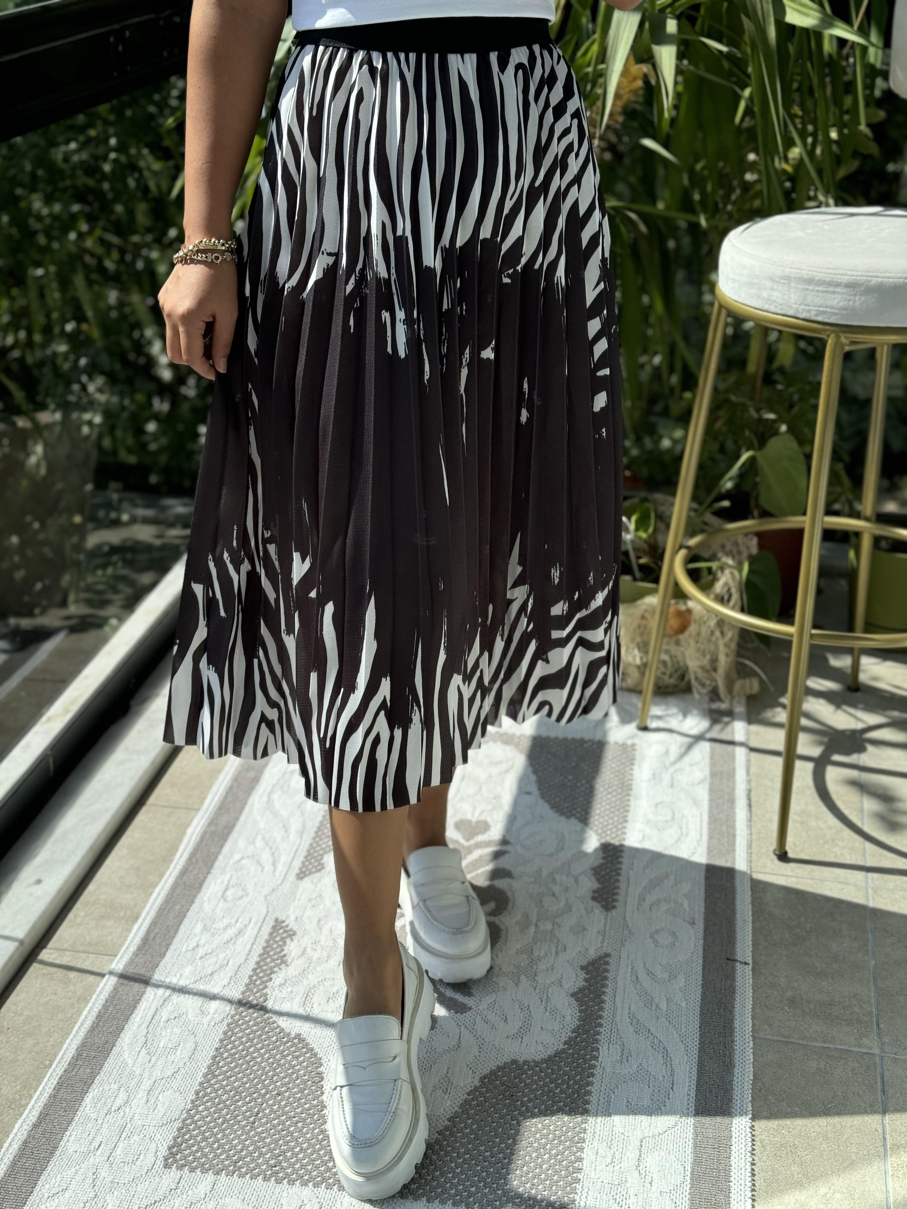 Pileli Desenli Etek Siyah-Beyaz