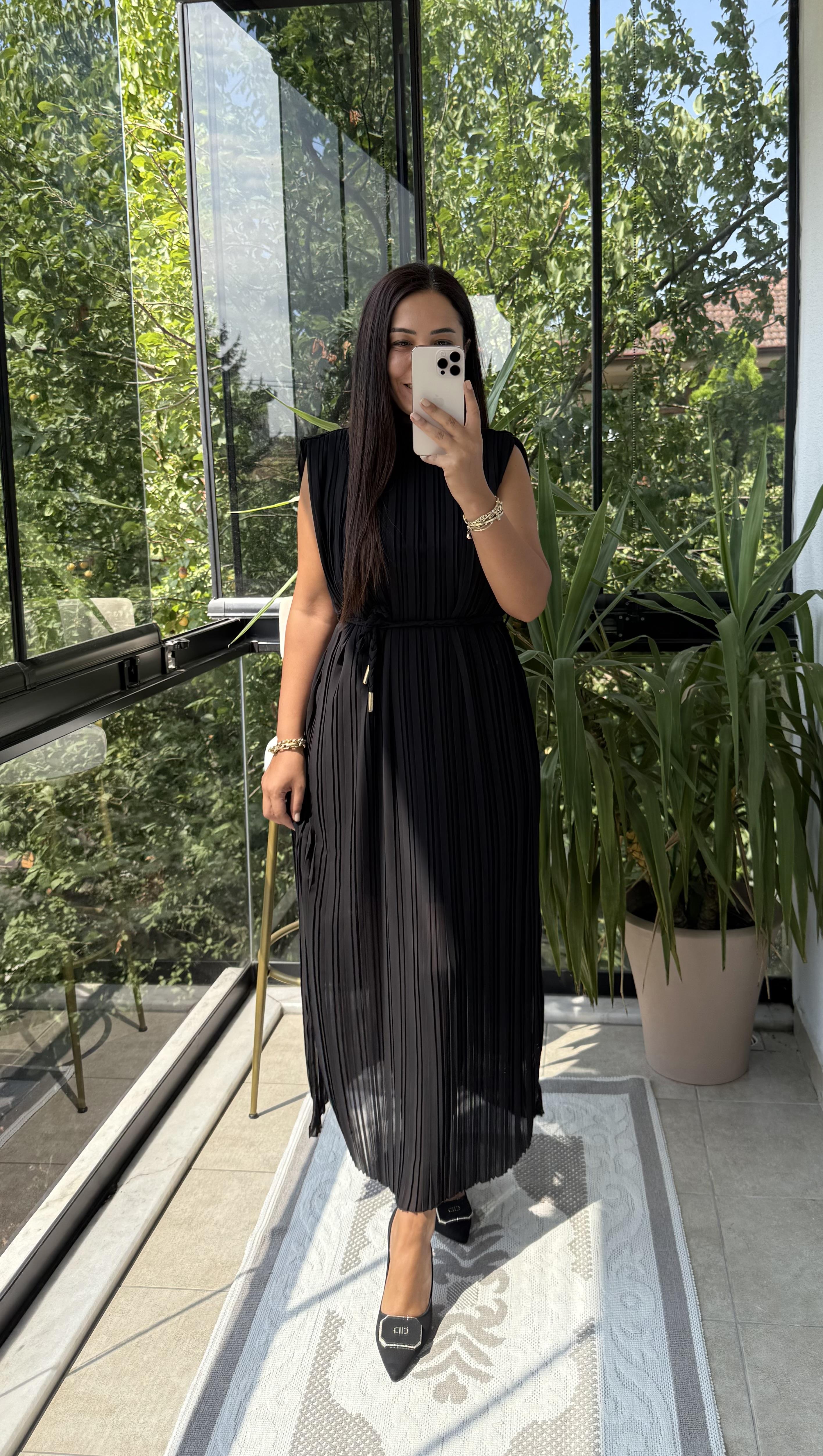 Piliseli Elbise Siyah