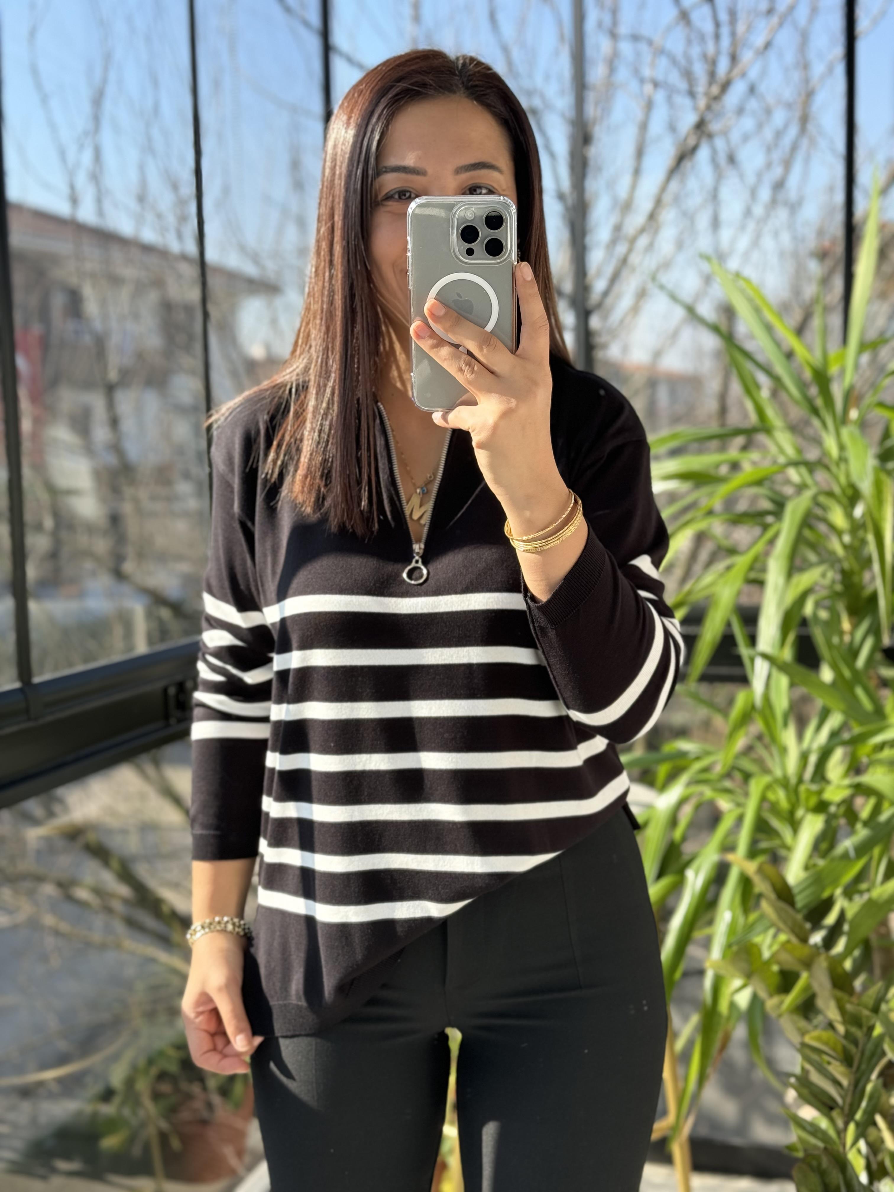 Polo Yaka Çizgili Triko Siyah