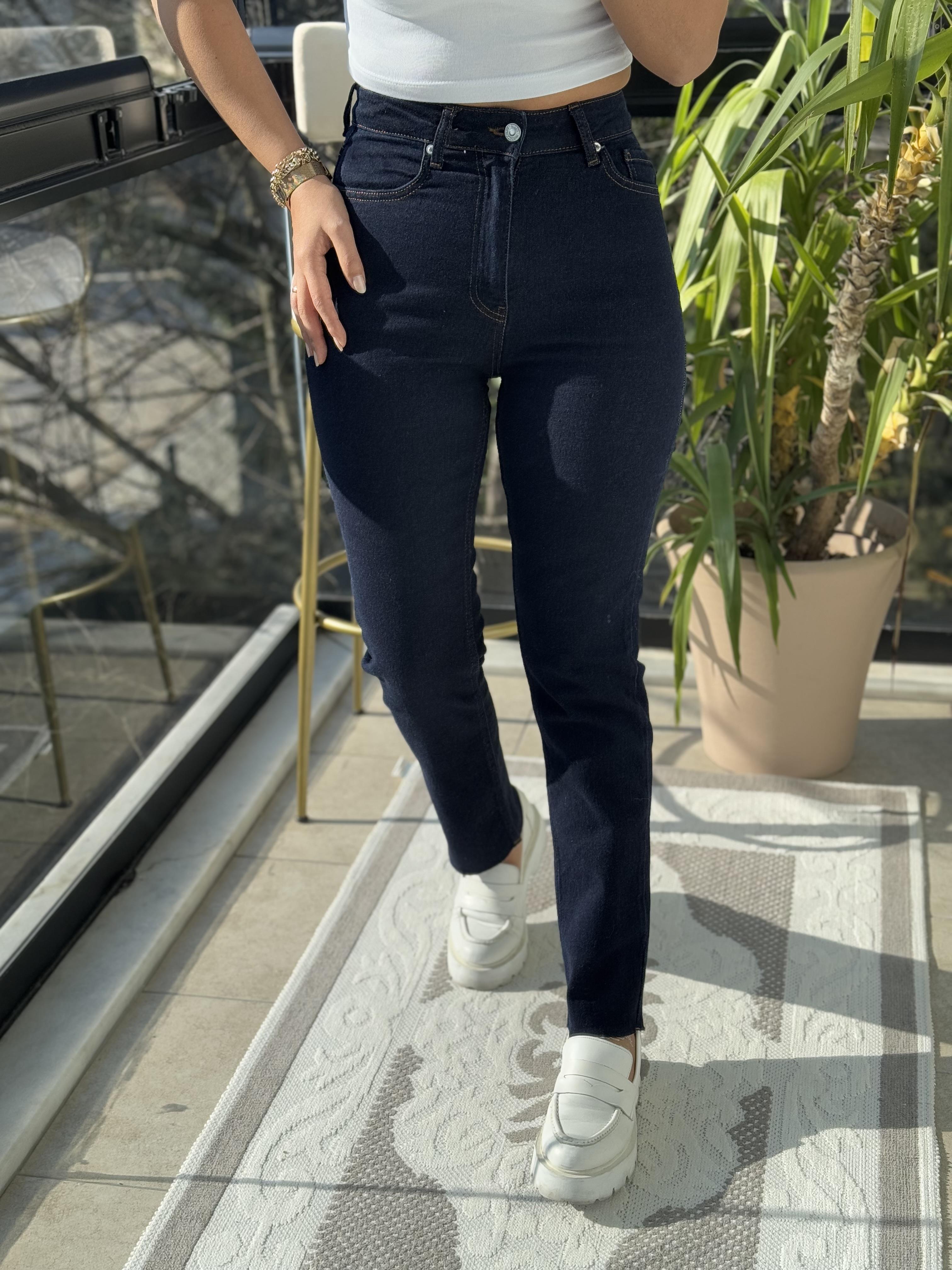 Premium Kalite Kesik Paça Jean Slaplı Lacivert