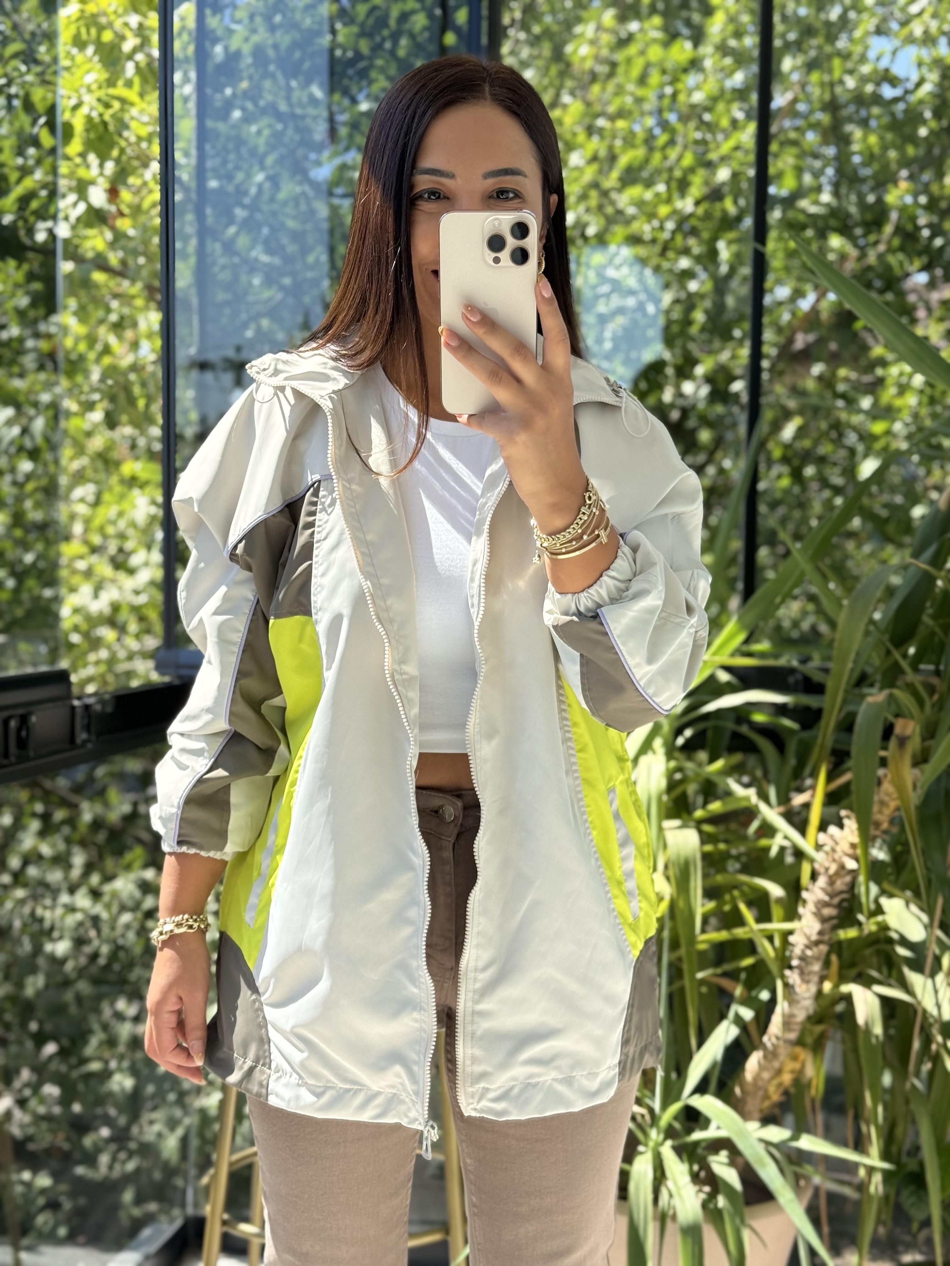 Renk Bloklu Yağmurluk Taş