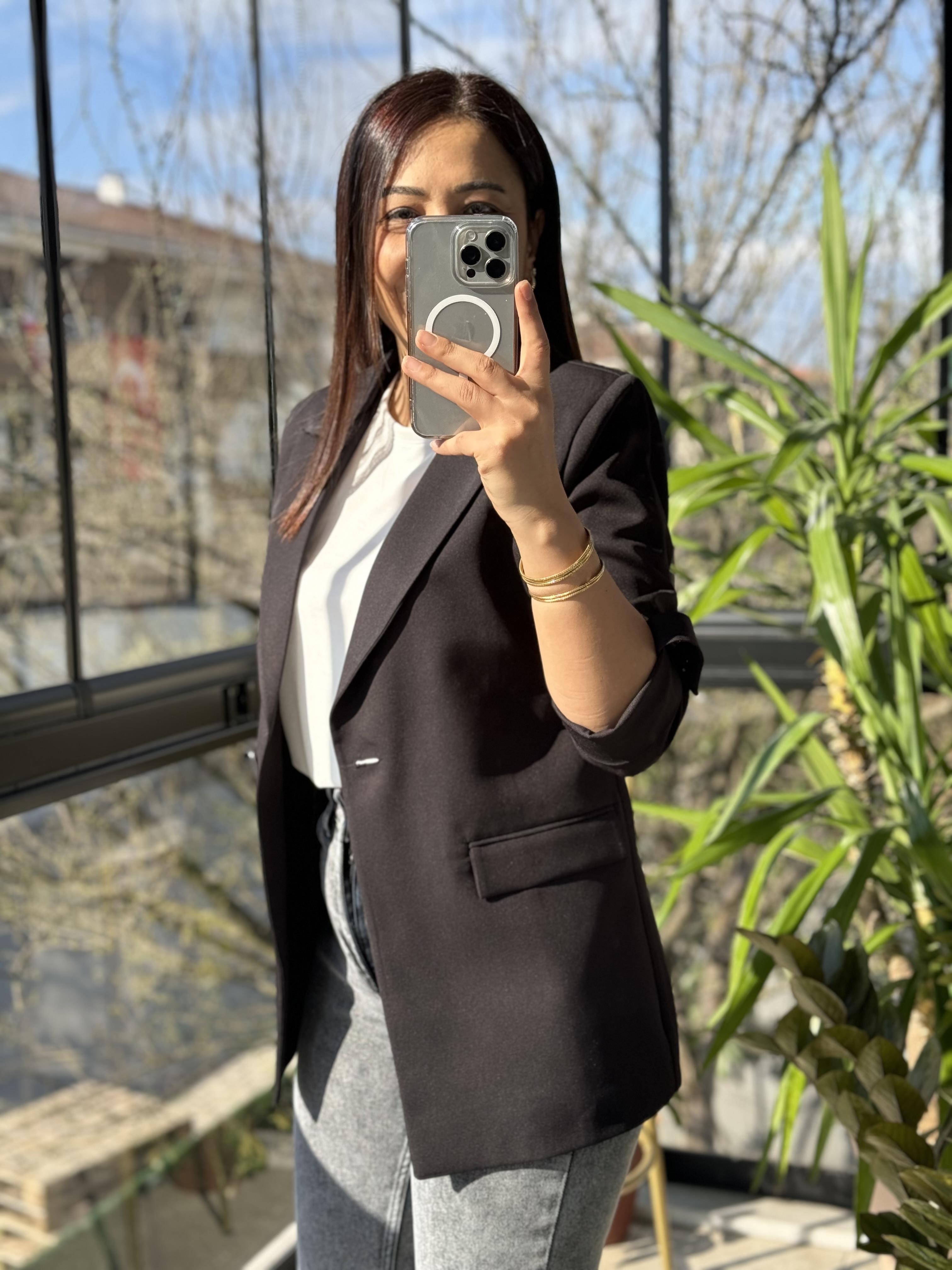 Siyah Kolu Düğmeli Blazer Ceket