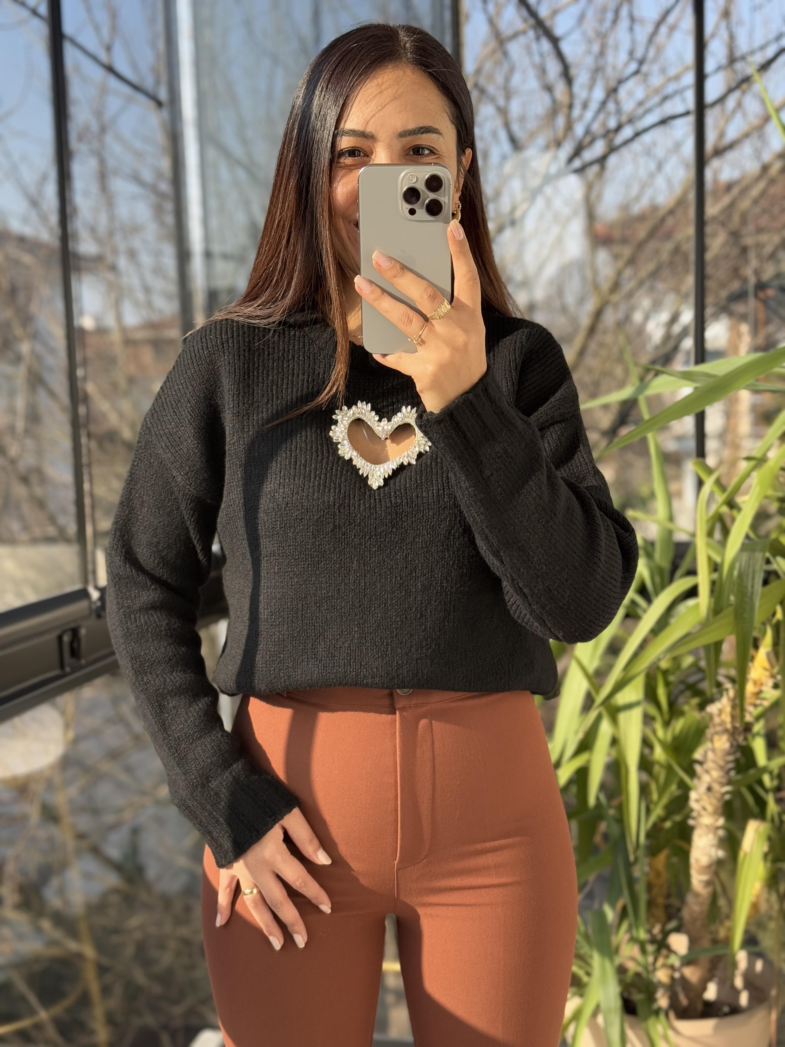 Taşlı Kalp Kazak Siyah