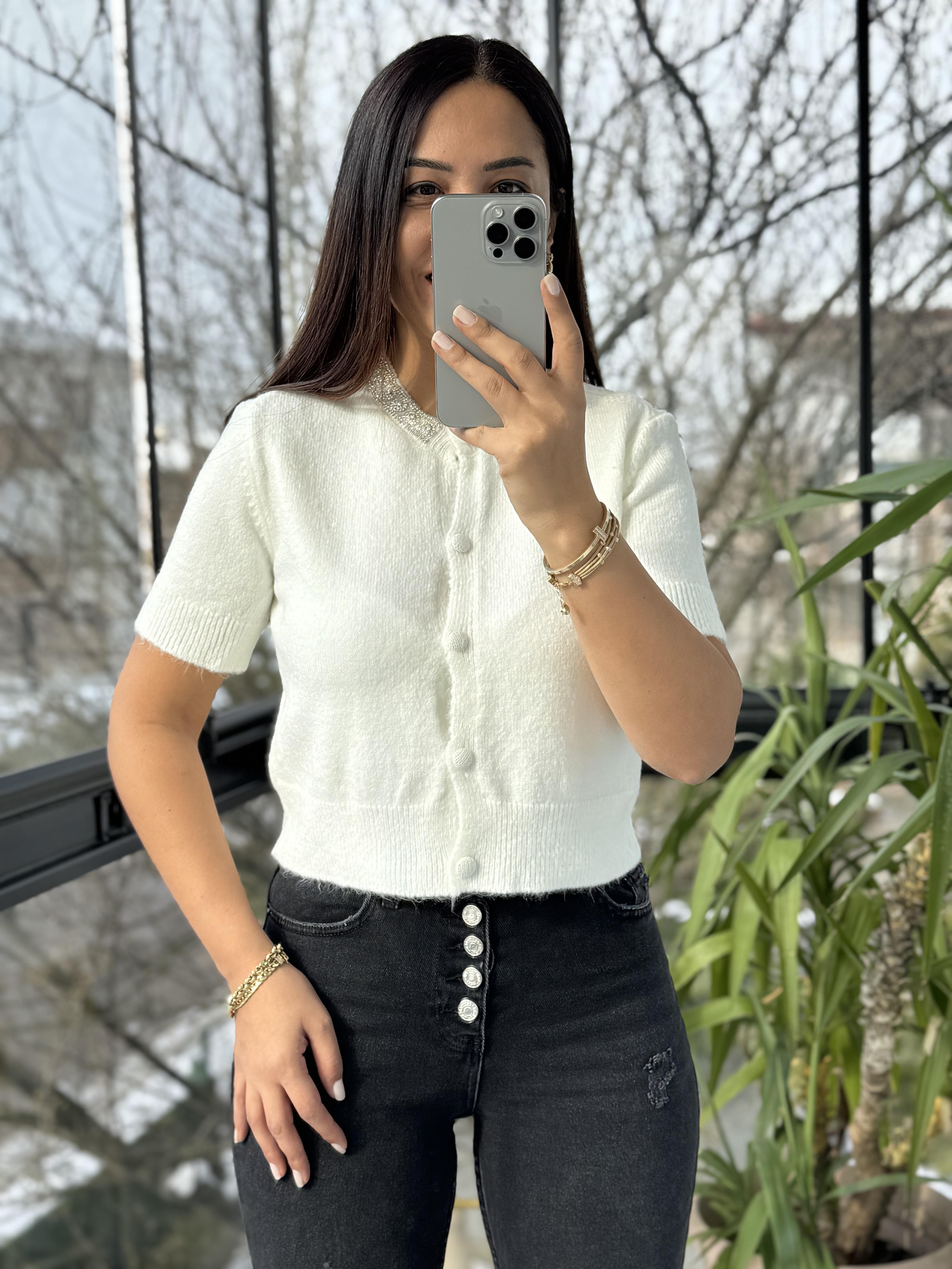Yakası Taş Detaylı Triko Hırka Ekru