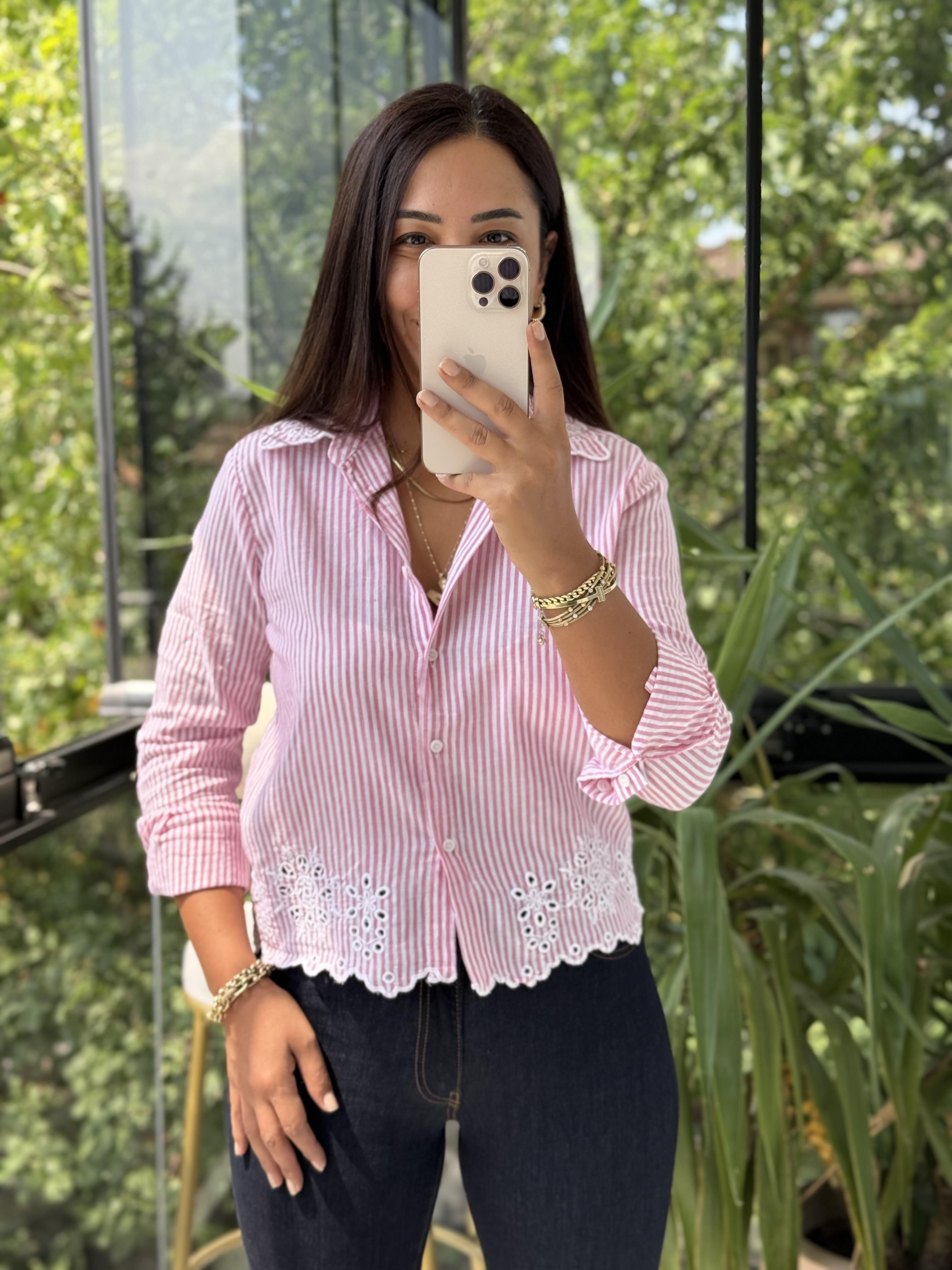 Yakası ve Altı Nakışlı Çizgili Pamuklu Gömlek Pembe