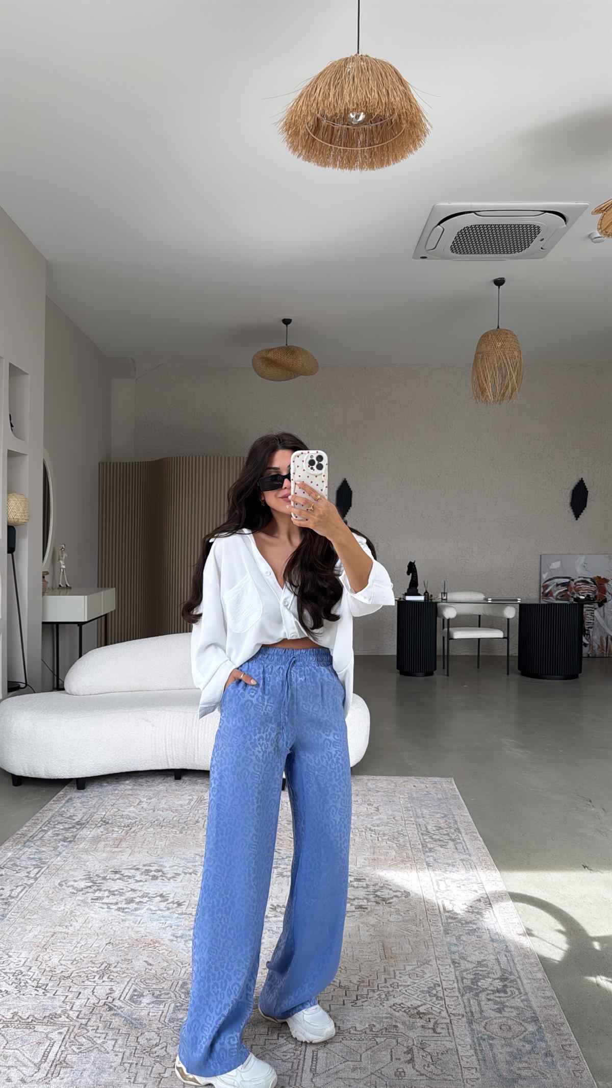 Açık Mavi Leopar Desenli İpek Saten Pantolon