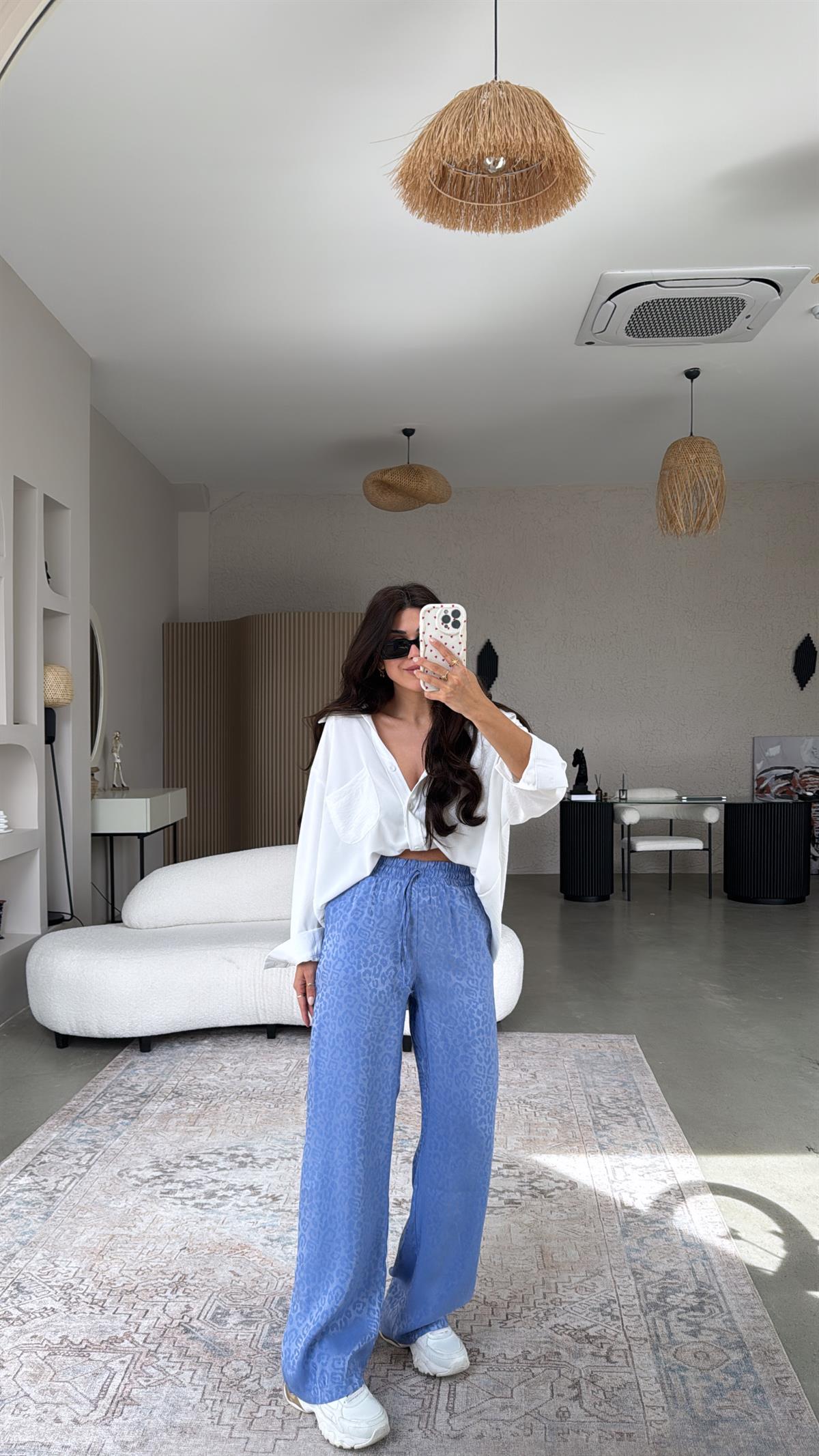 Açık Mavi Leopar Desenli İpek Saten Pantolon