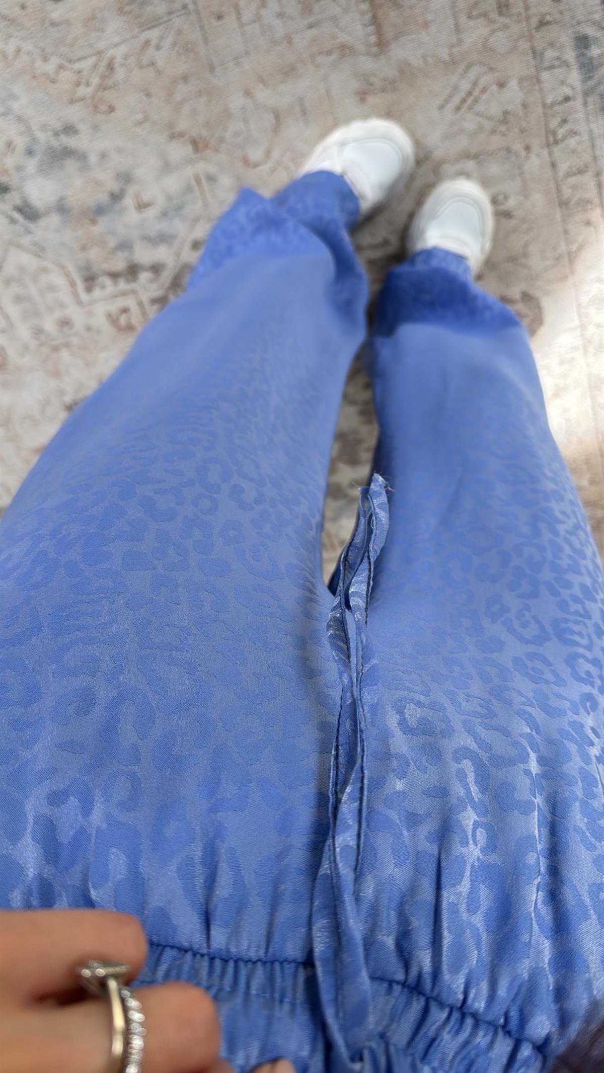 Açık Mavi Leopar Desenli İpek Saten Pantolon