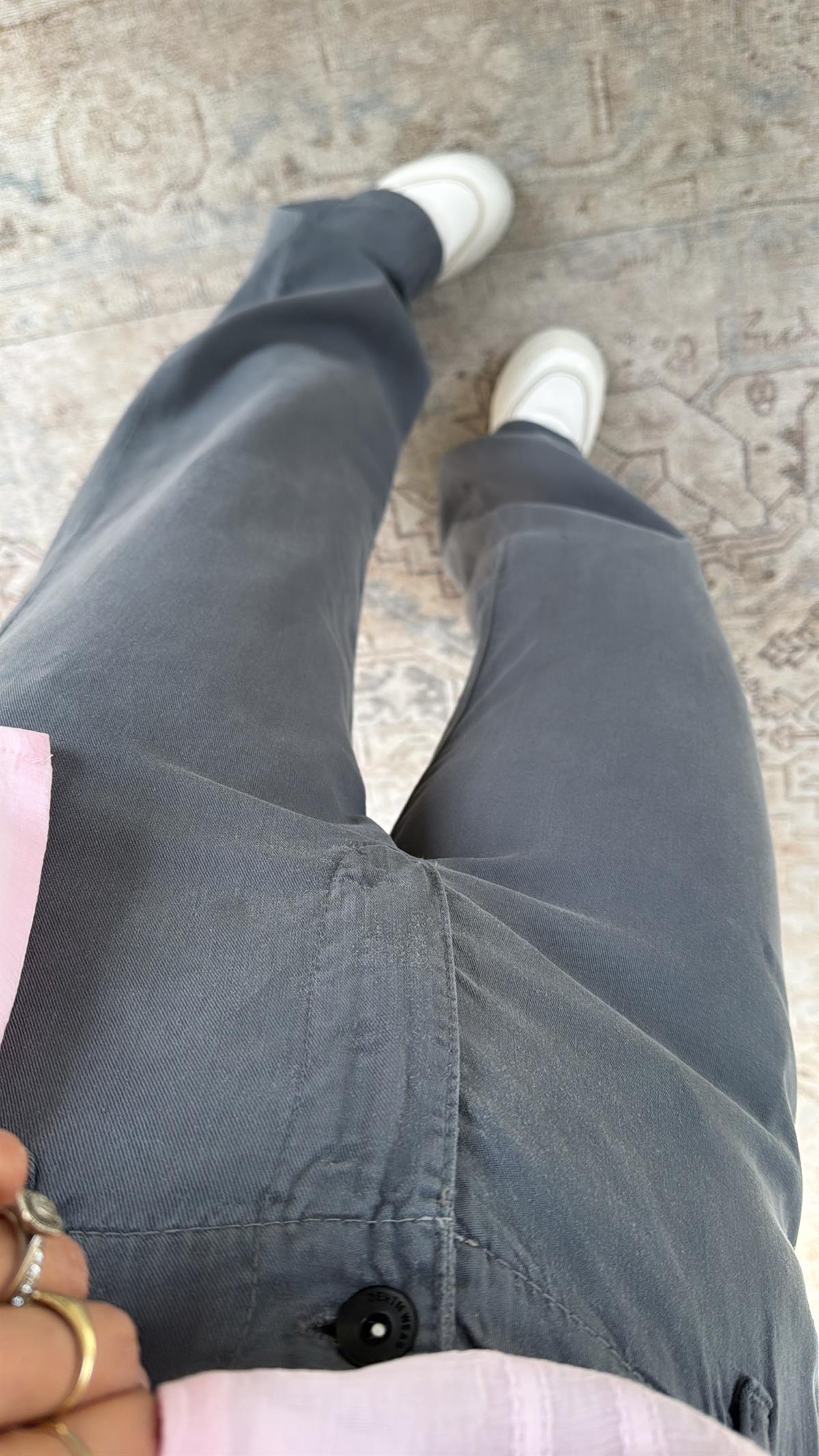 Antrasit Düğmeli ve Lastikli Tensel Yıkamalı Pantolon