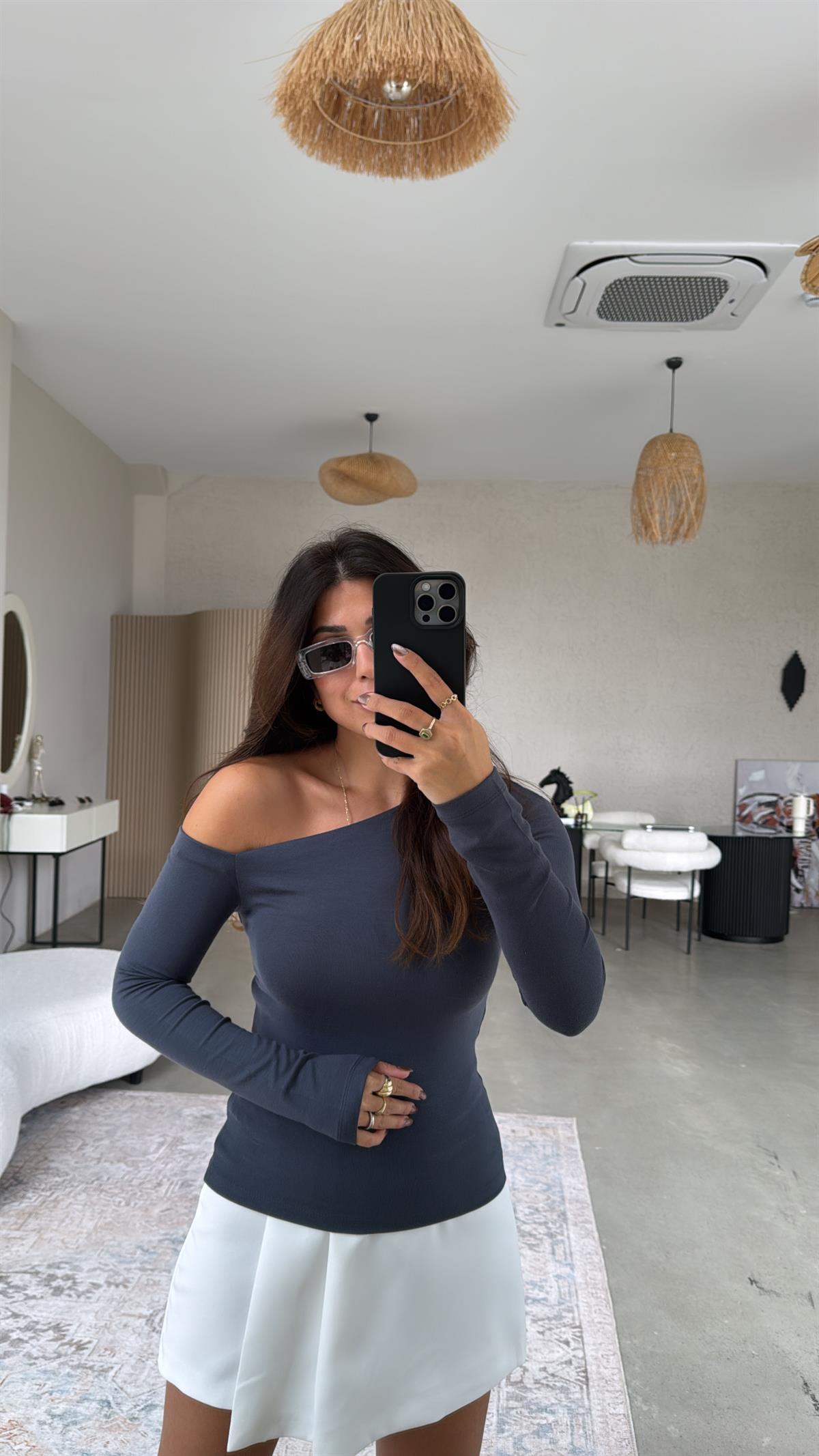 Antrasit İthal Modal Kumaş Omzu Açık Bluz