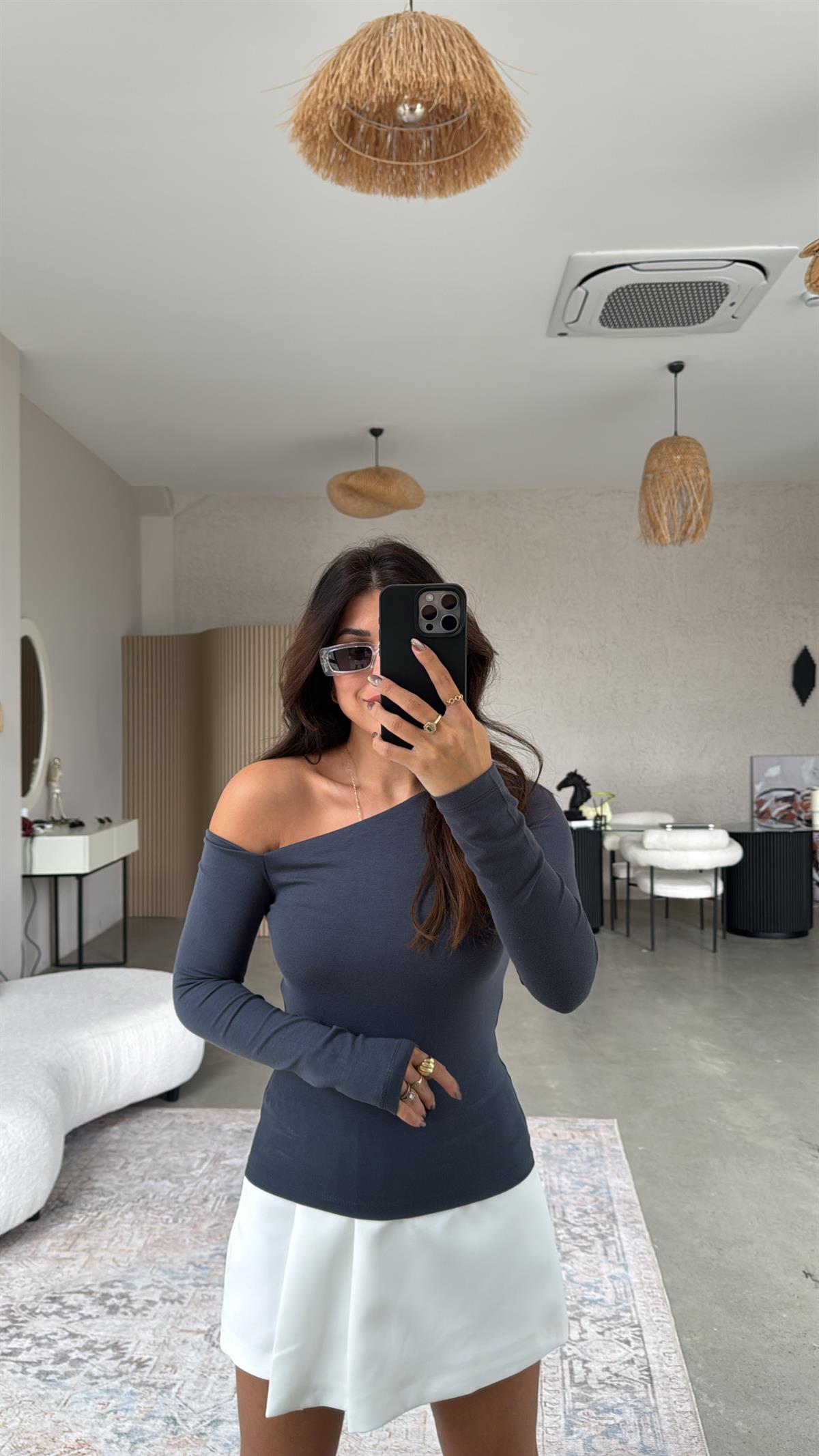 Antrasit İthal Modal Kumaş Omzu Açık Bluz