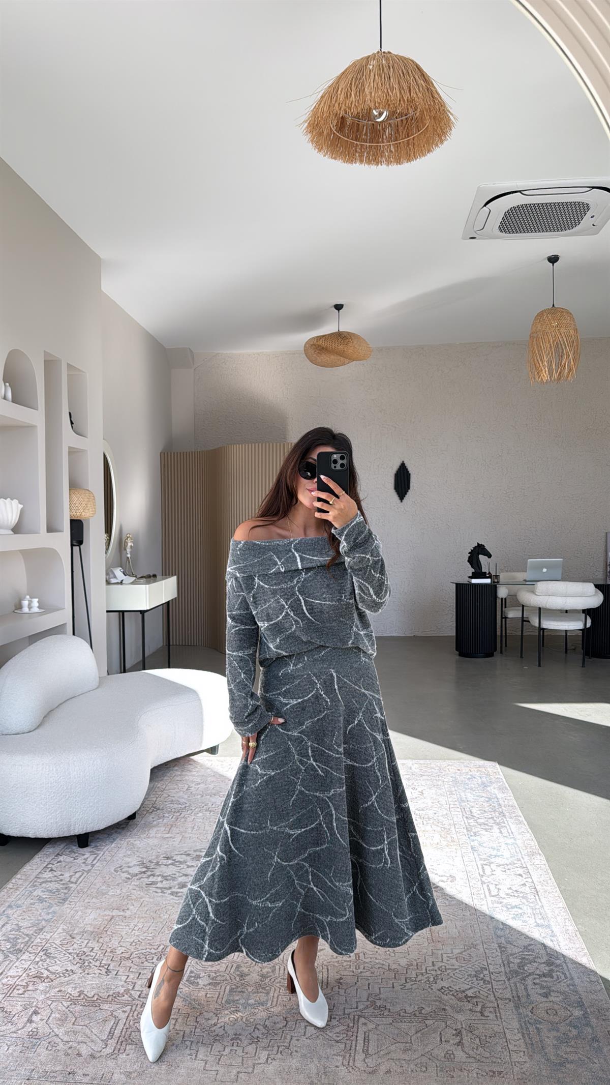 Antrasit Kendinden Desenli Triko Kumaş Etek Madonna Bluz Takım