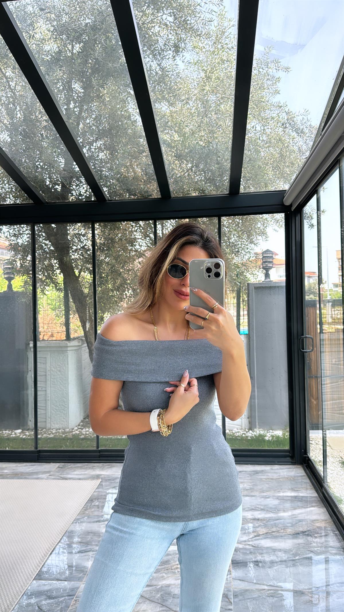 Antrasit Madonna Kısa Kol Bluz