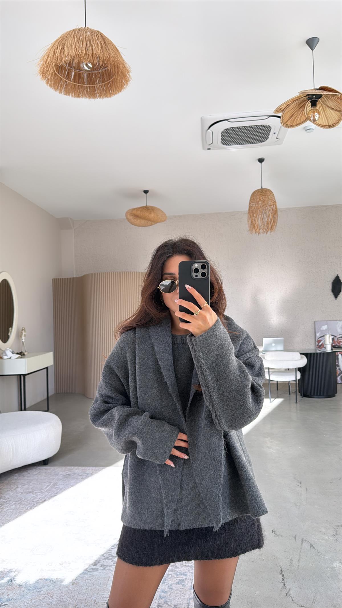 Antrasit Şal Detaylı Yumuşak Kazak