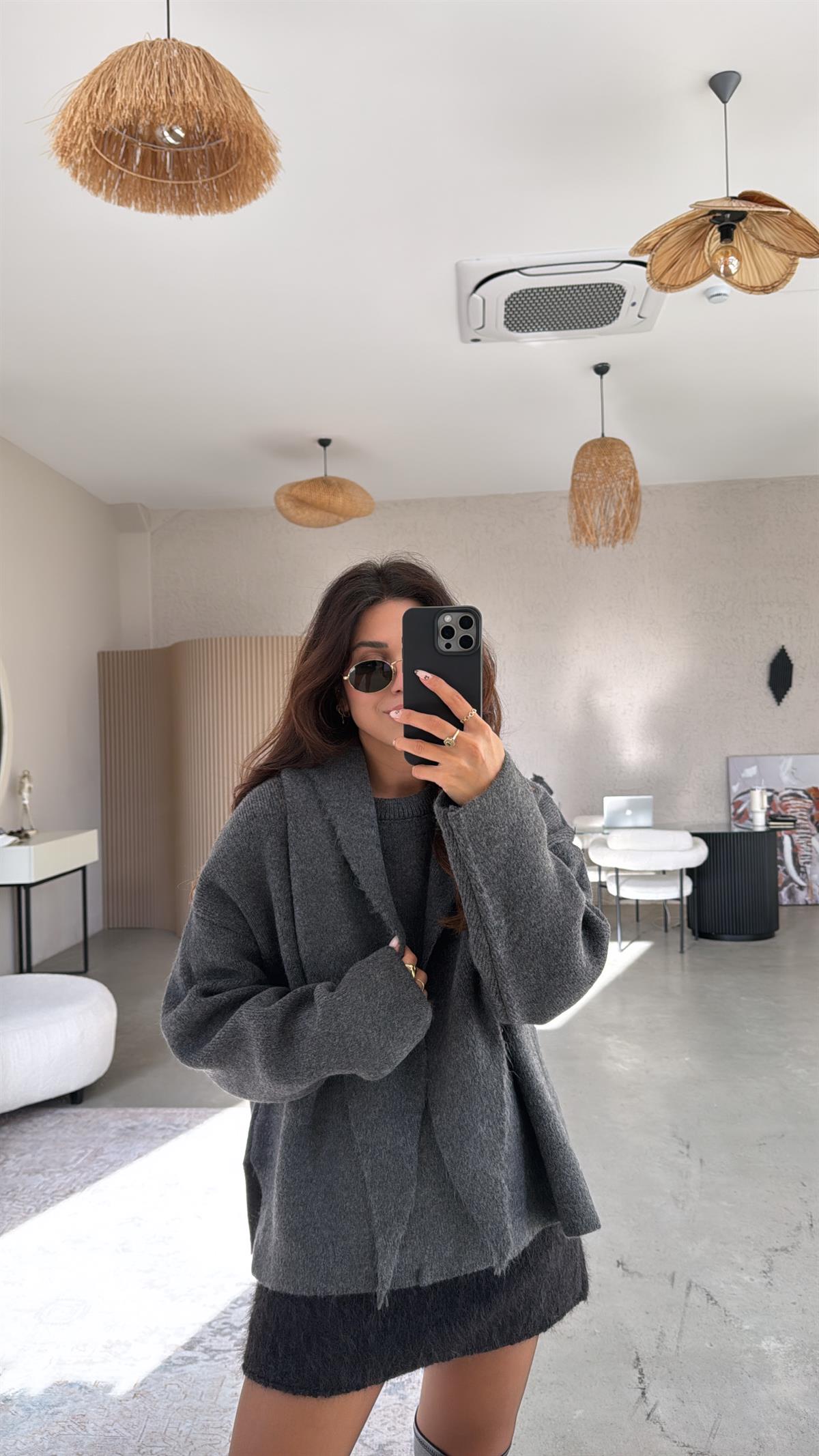 Antrasit Şal Detaylı Yumuşak Kazak