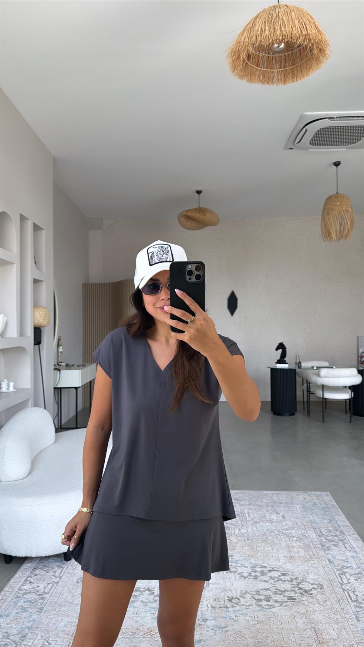 Antrasit Şort Etek Tshirt İthal Takım